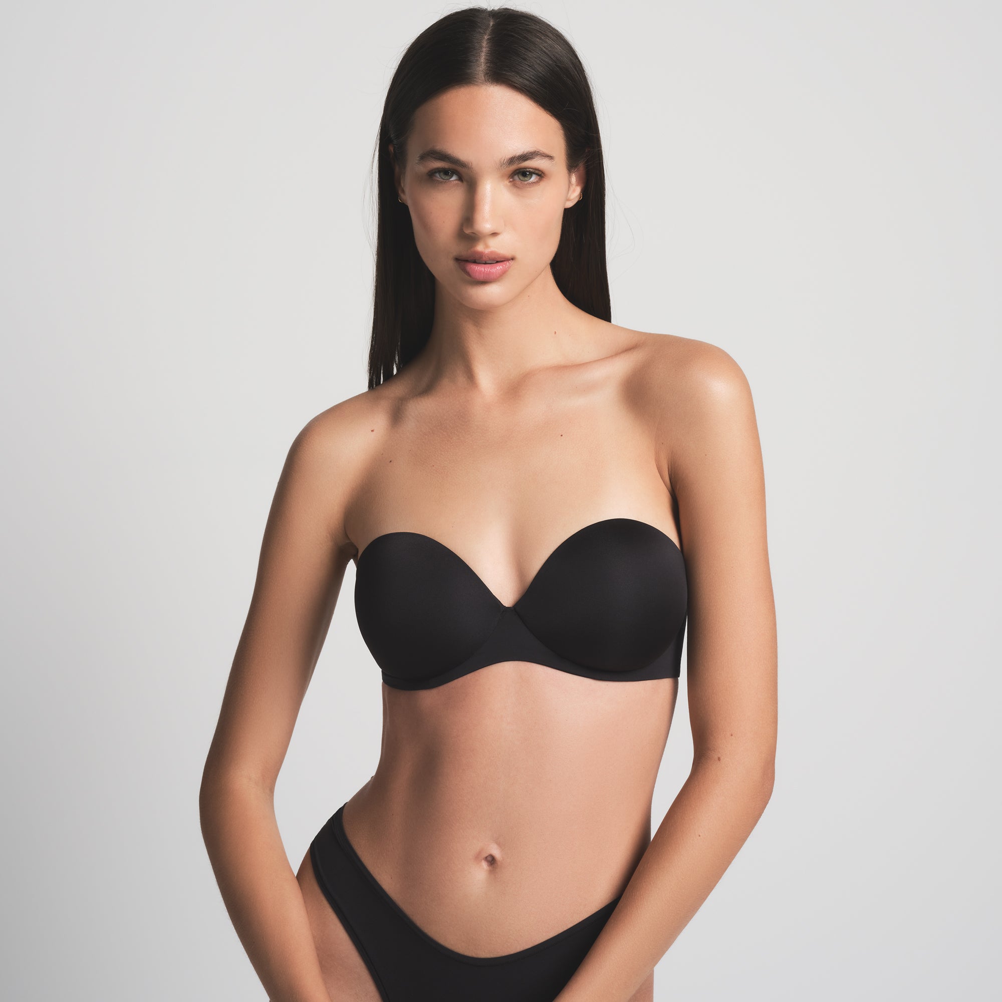 SKIMS ULTIMATE STRAPLESS PUSH-UP BRA | ONYX - Image 3