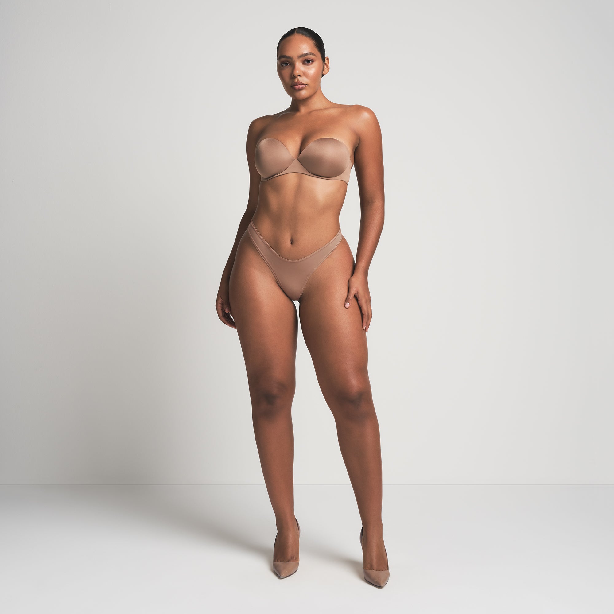 SKIMS ULTIMATE STRAPLESS PUSH-UP BRA | SIENNA - Image 3