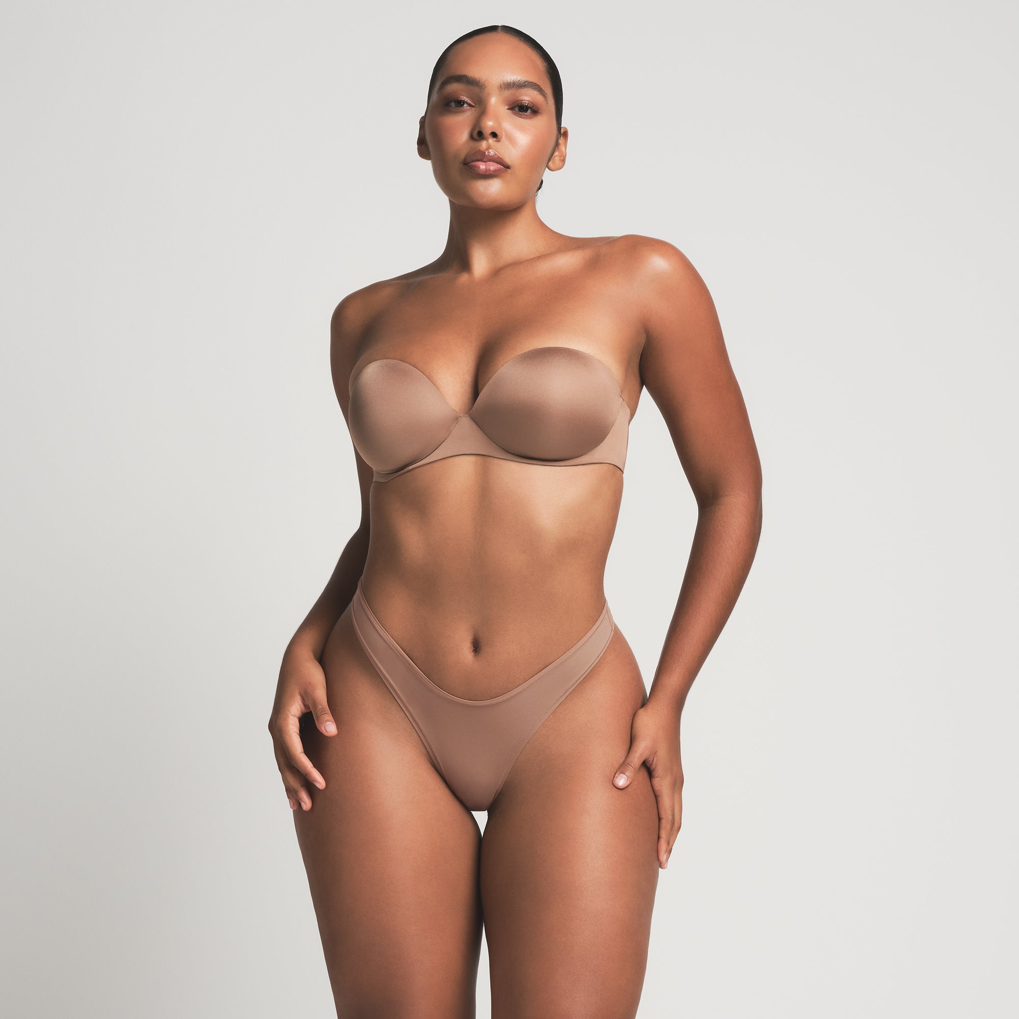SKIMS ULTIMATE STRAPLESS PUSH-UP BRA | SIENNA - Image 2