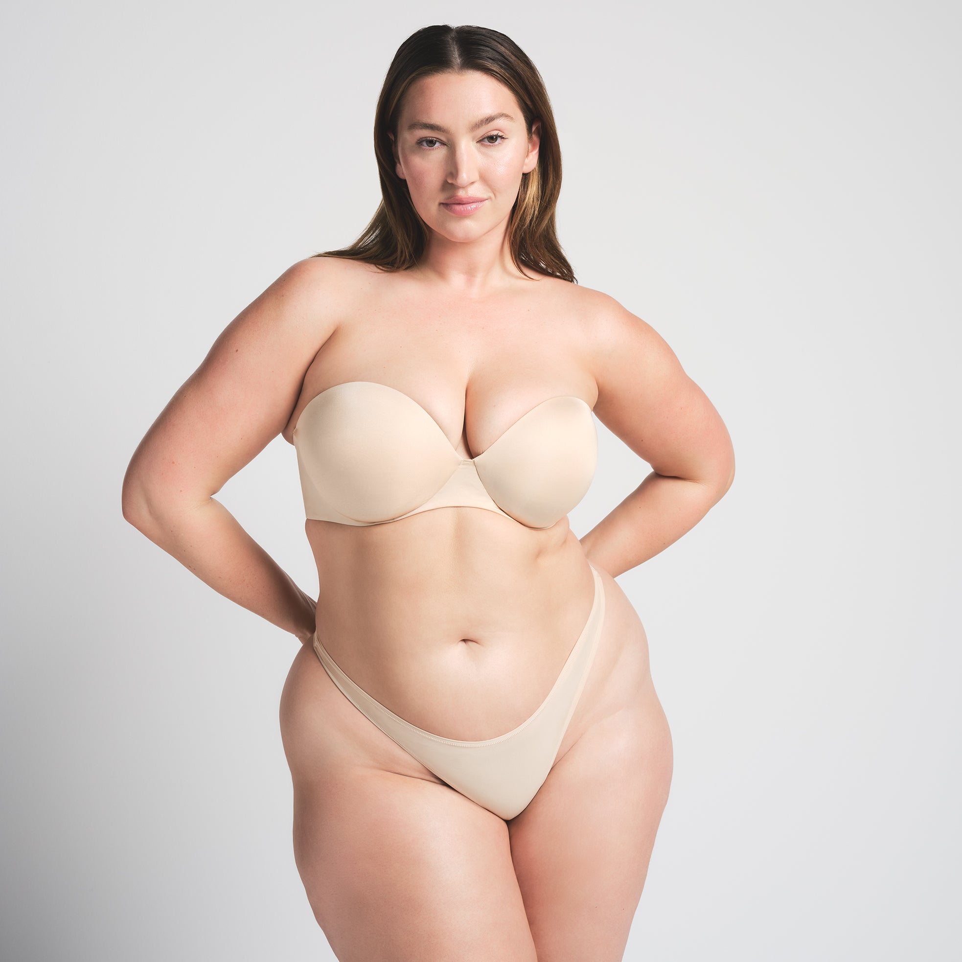 SKIMS ULTIMATE STRAPLESS PUSH-UP BRA | SAND - Image 3