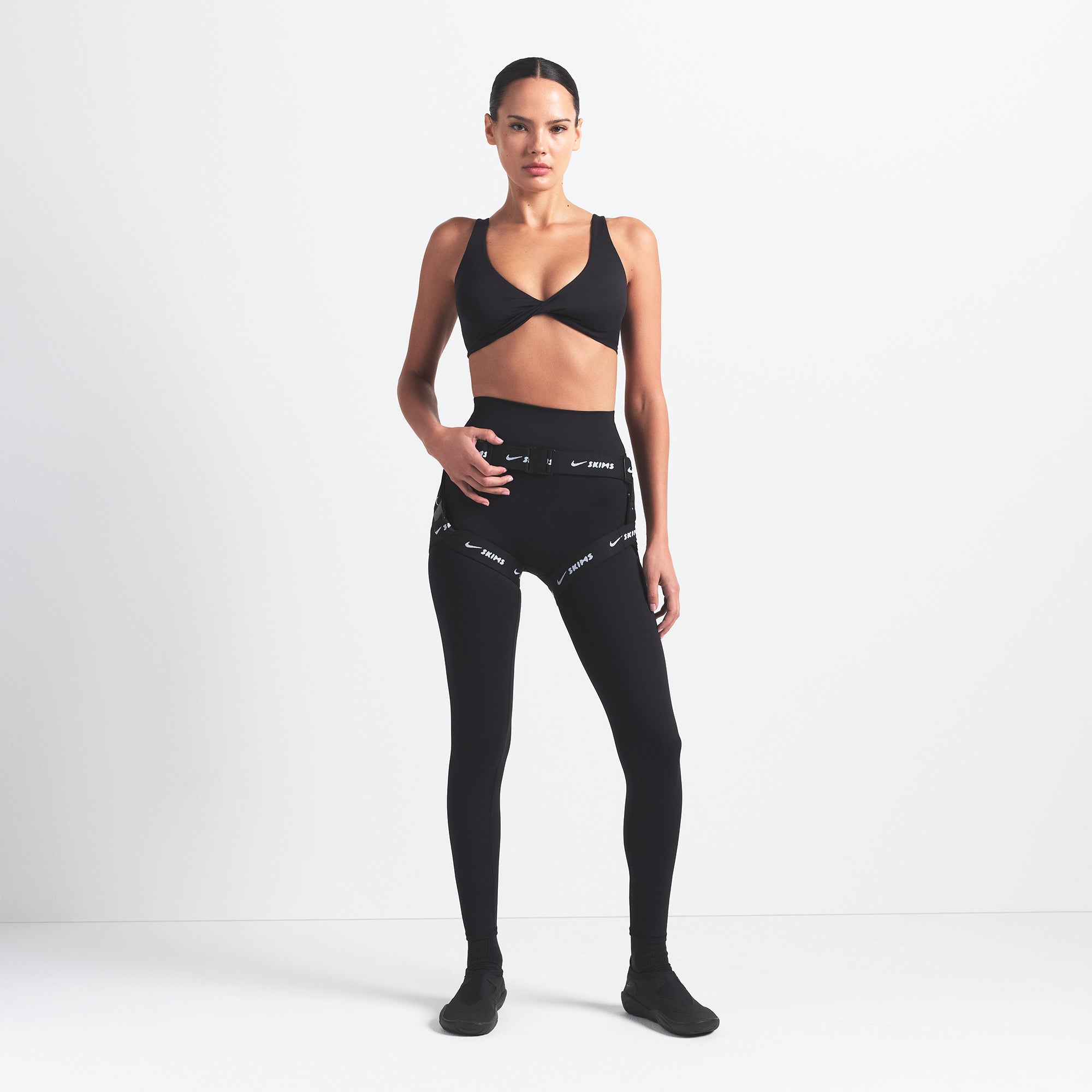 NikeSKIMS MATTE TWIST-FRONT BRA | OBSIDIAN - Image 2