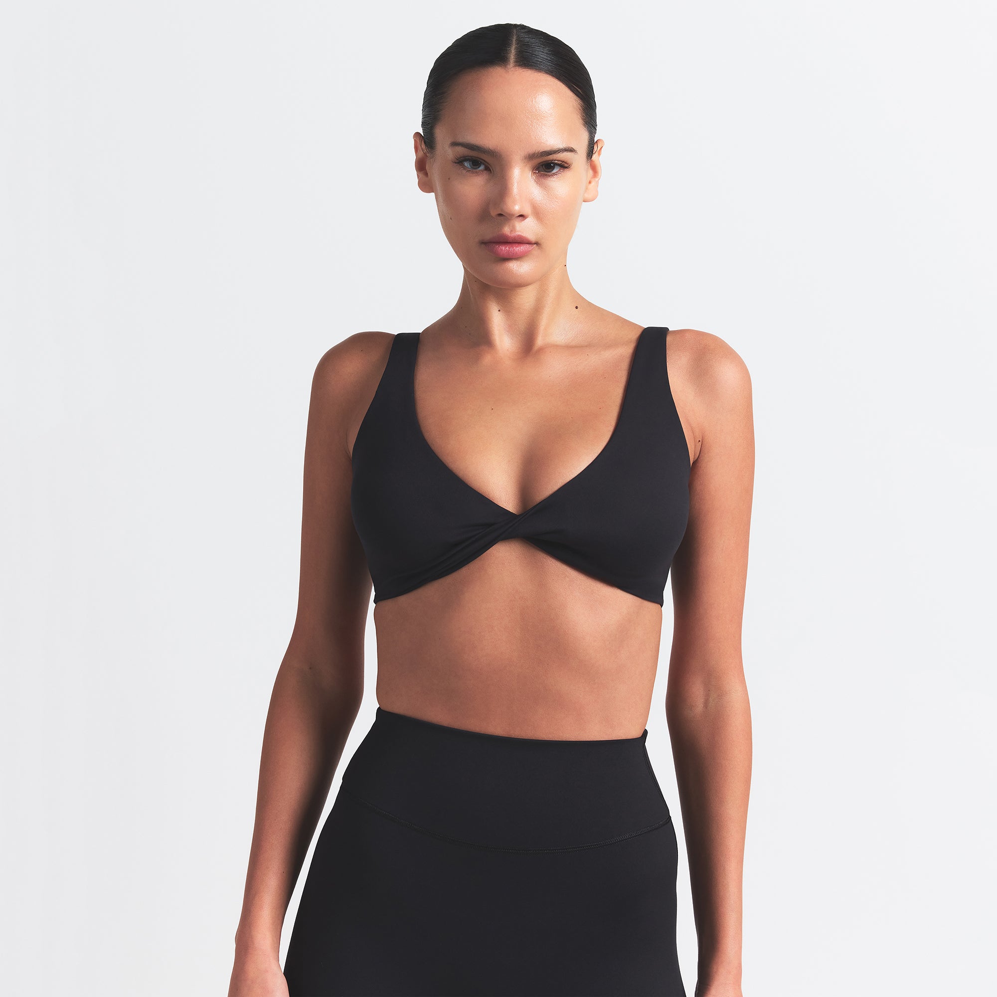 NikeSKIMS MATTE TWIST-FRONT BRA | OBSIDIAN - Image 3