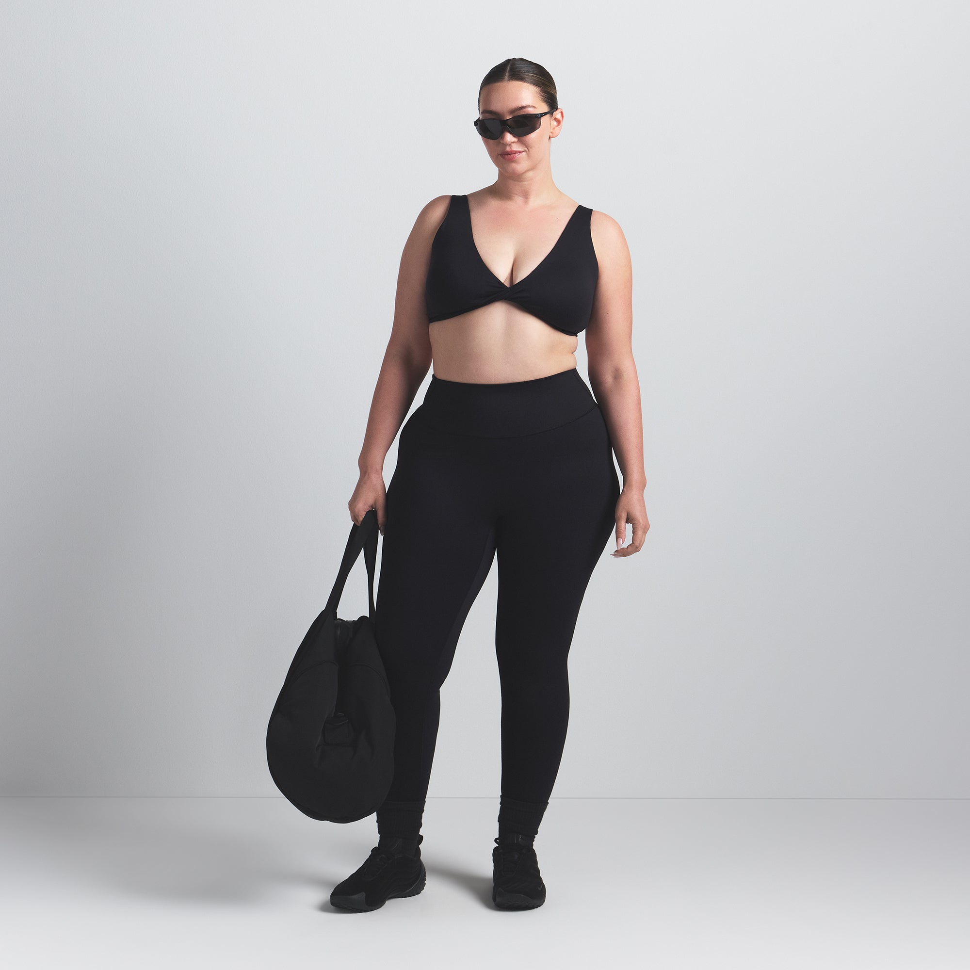 NikeSKIMS MATTE TWIST-FRONT BRA | OBSIDIAN - Image 6