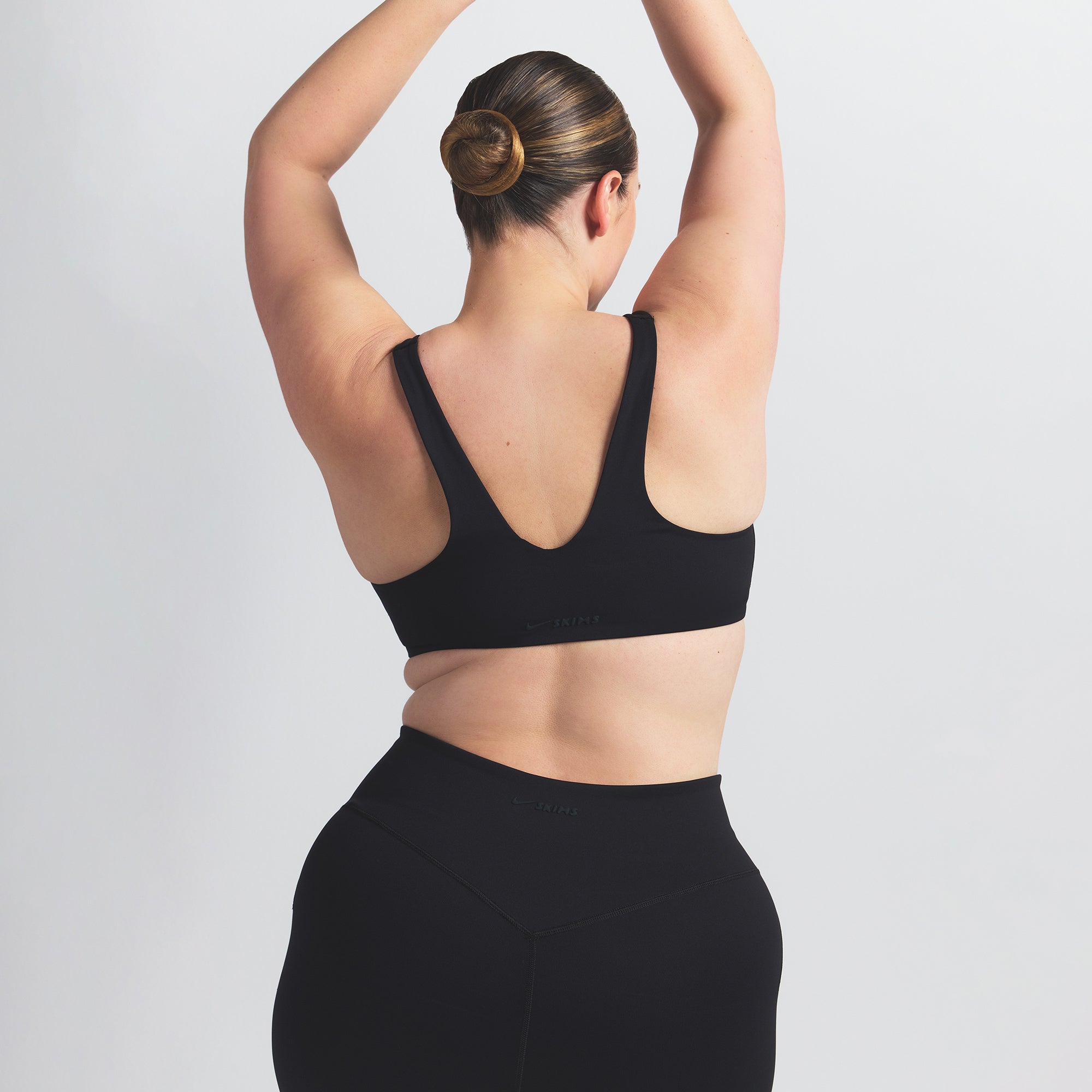 NikeSKIMS MATTE SHAPING SCOOP BRA | OBSIDIAN - Image 6