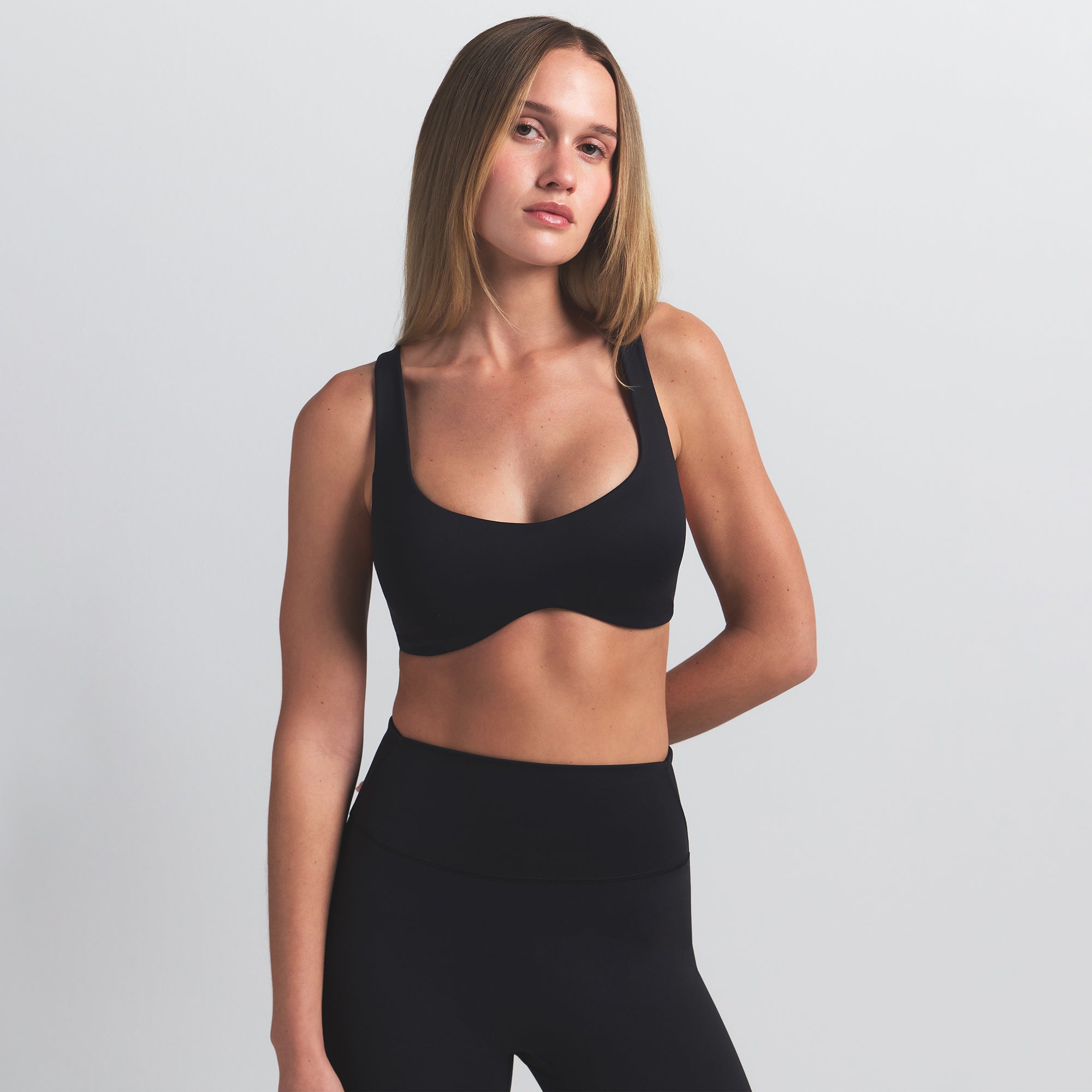 NikeSKIMS MATTE SHAPING SCOOP BRA | OBSIDIAN - Image 4