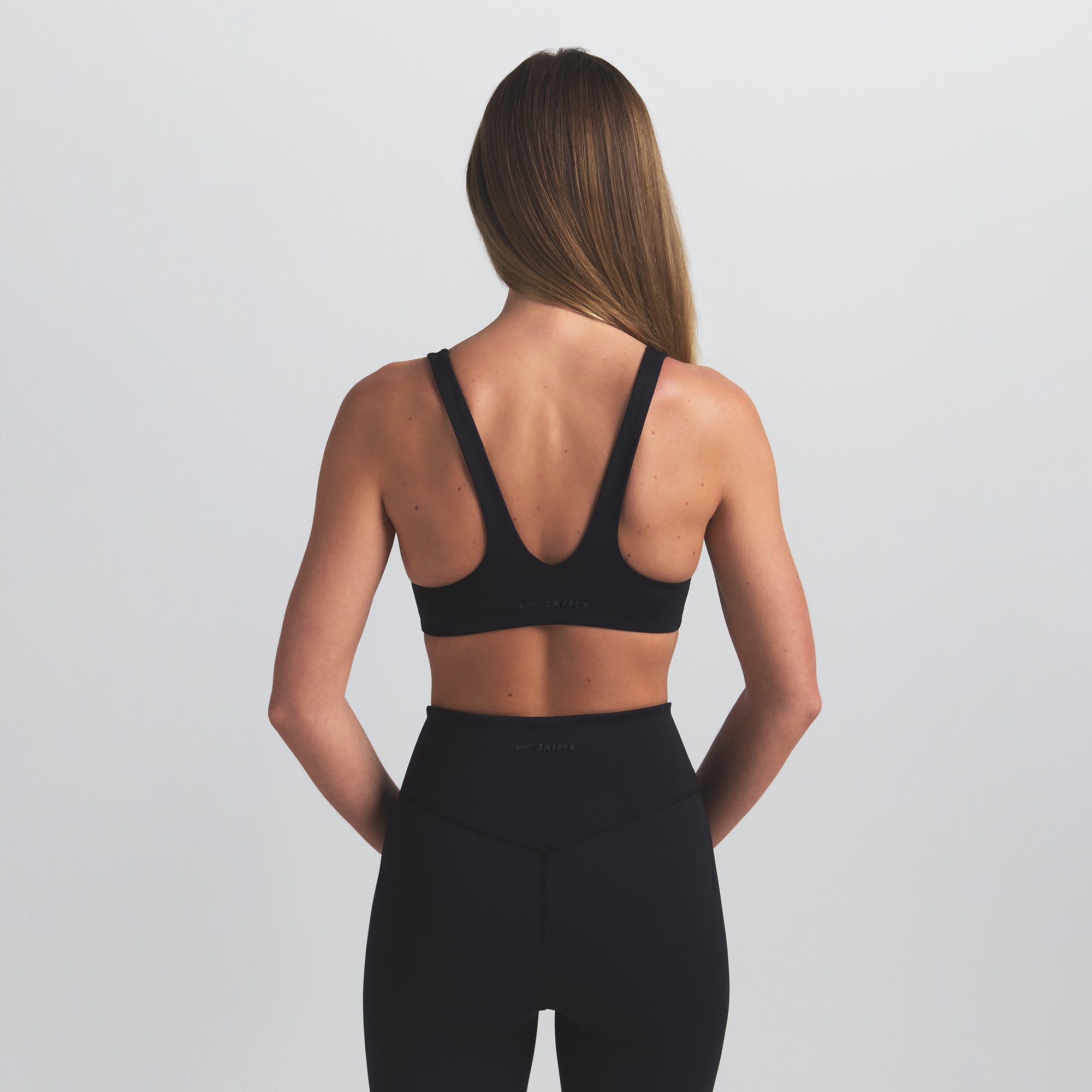 NikeSKIMS MATTE SHAPING SCOOP BRA | OBSIDIAN - Image 5