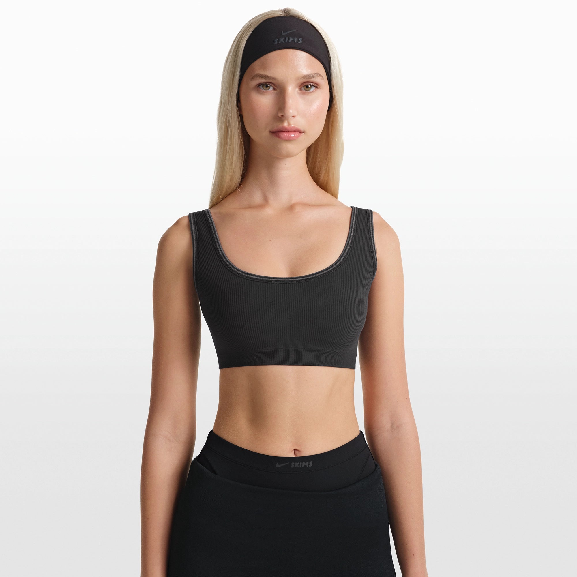 NikeSKIMS RIBBED SEAMLESS SCOOP BRA | OBSIDIAN - Image 3