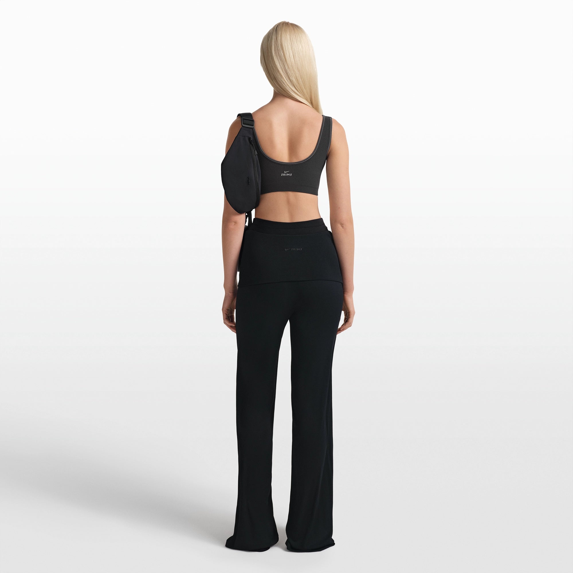 NikeSKIMS RIBBED SEAMLESS SCOOP BRA | OBSIDIAN - Image 7