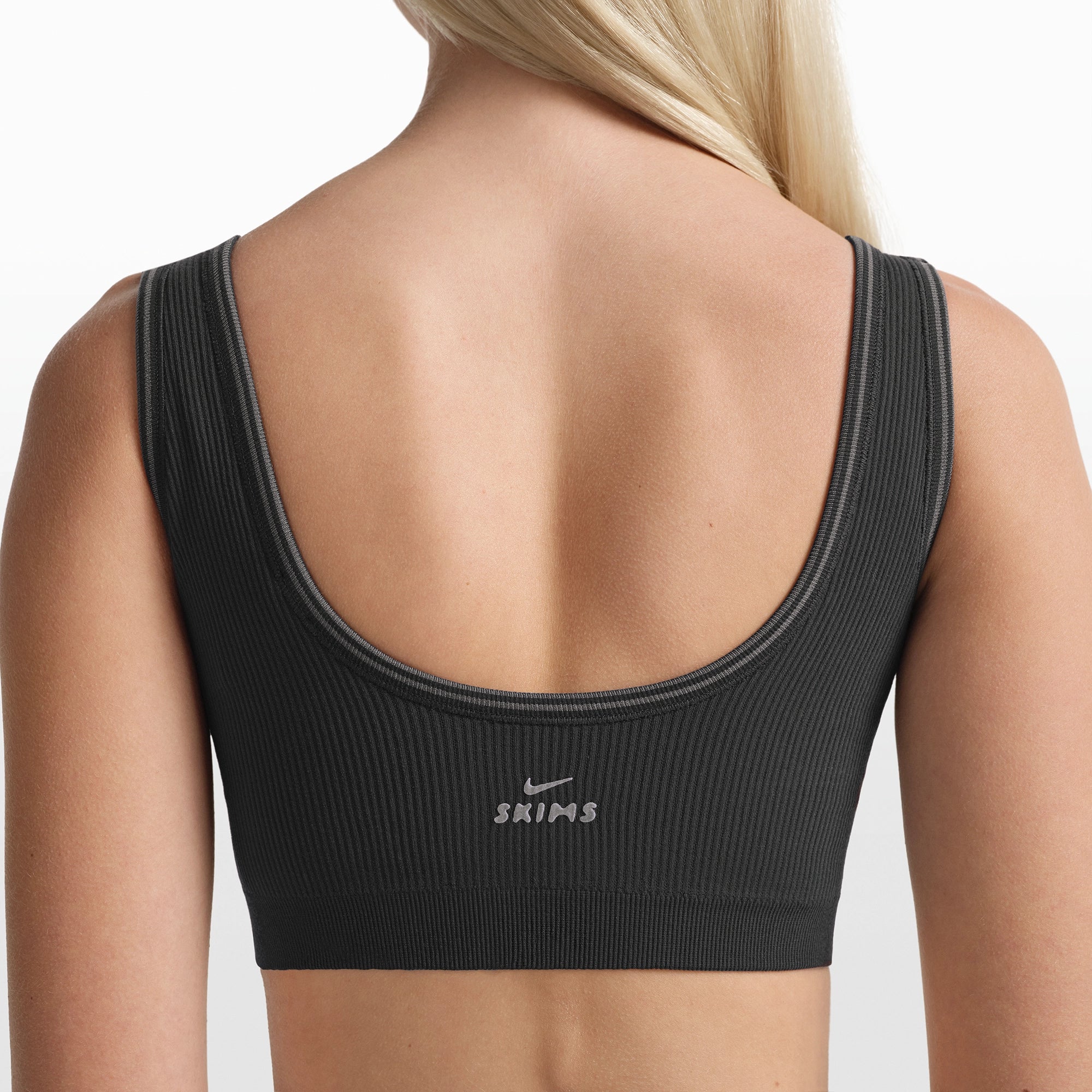 NikeSKIMS RIBBED SEAMLESS SCOOP BRA | OBSIDIAN - Image 5