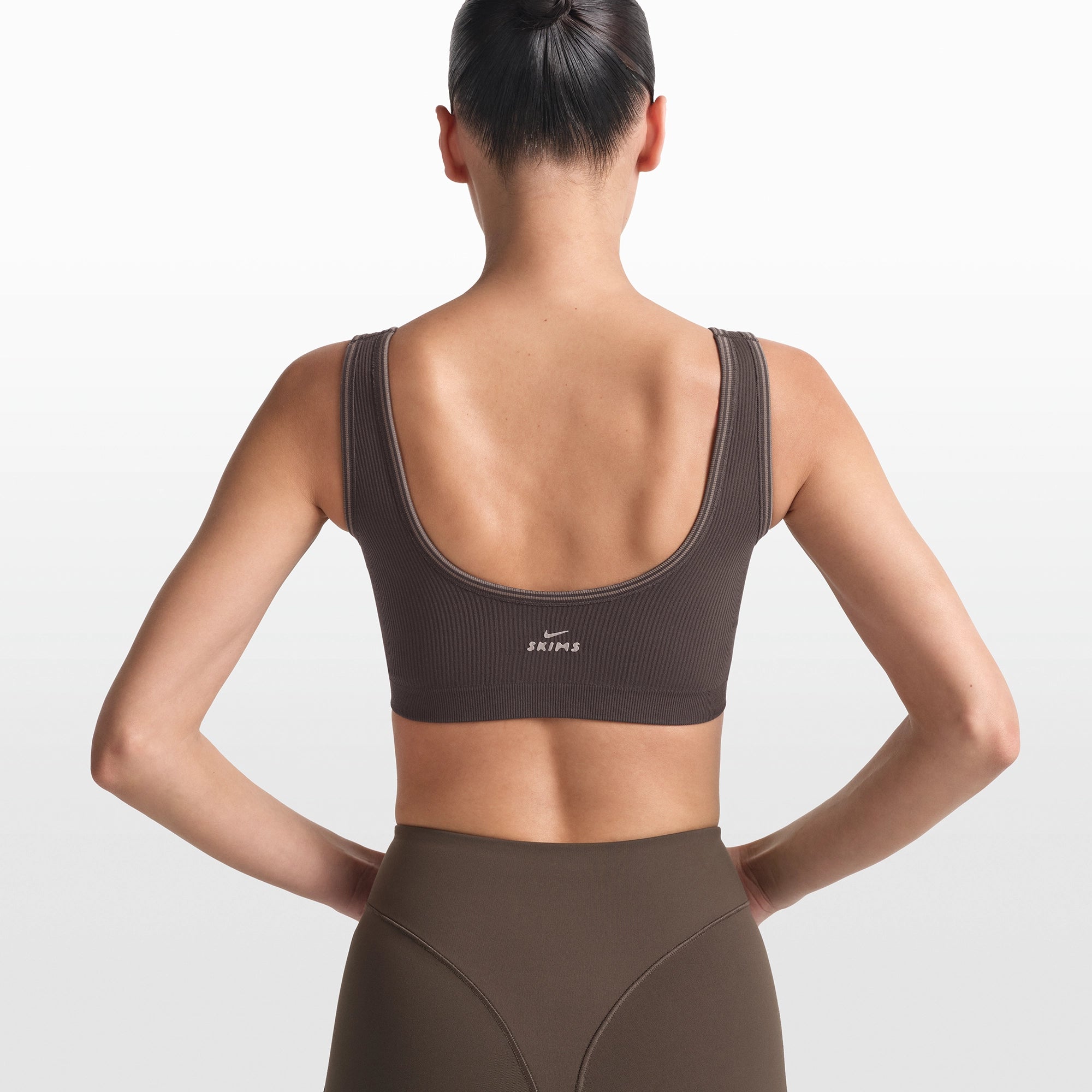 NikeSKIMS RIBBED SEAMLESS SCOOP BRA | PHOENIX - Image 4