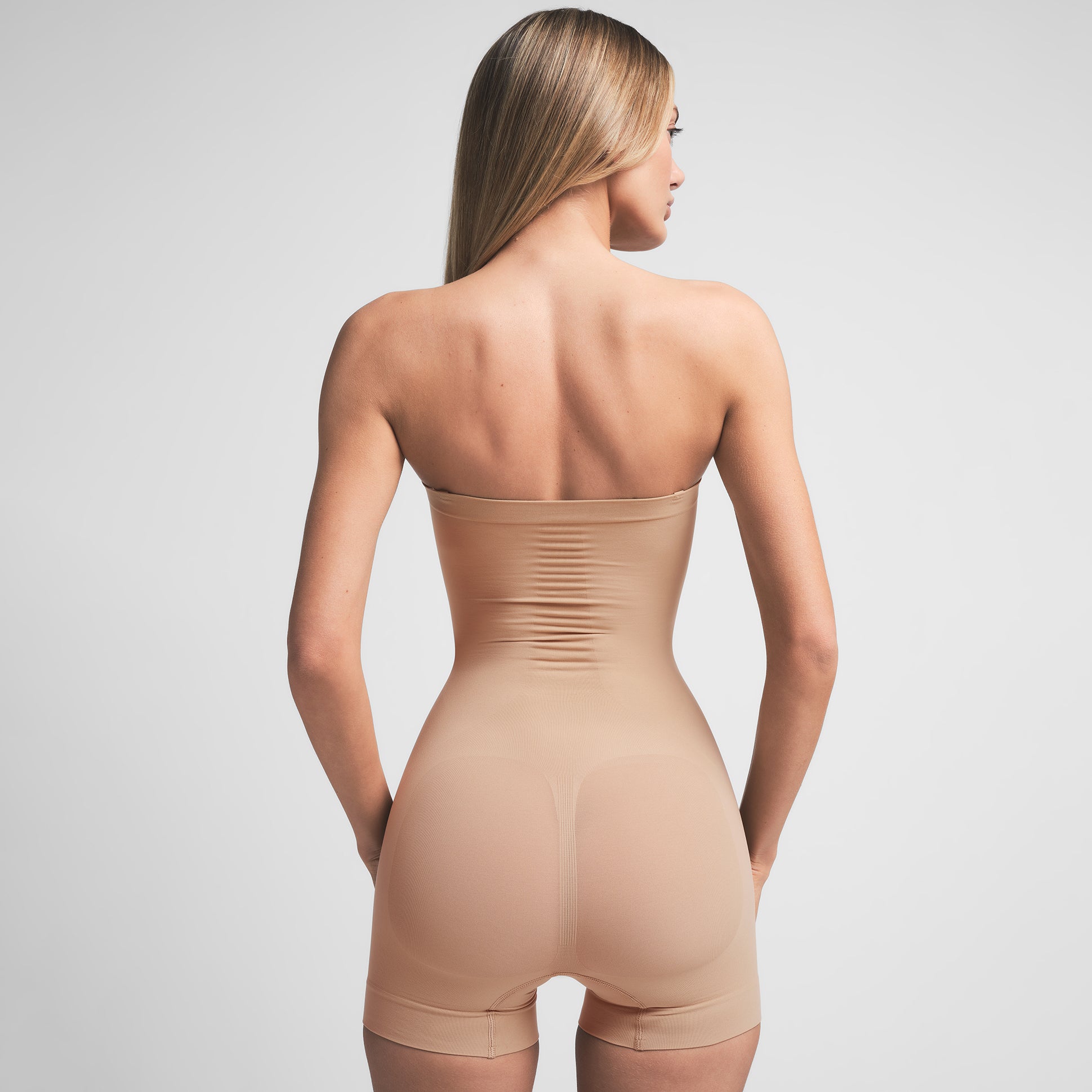 SEAMLESS SCULPT STRAPLESS SHORTIE BODYSUIT | CLAY - Image 4