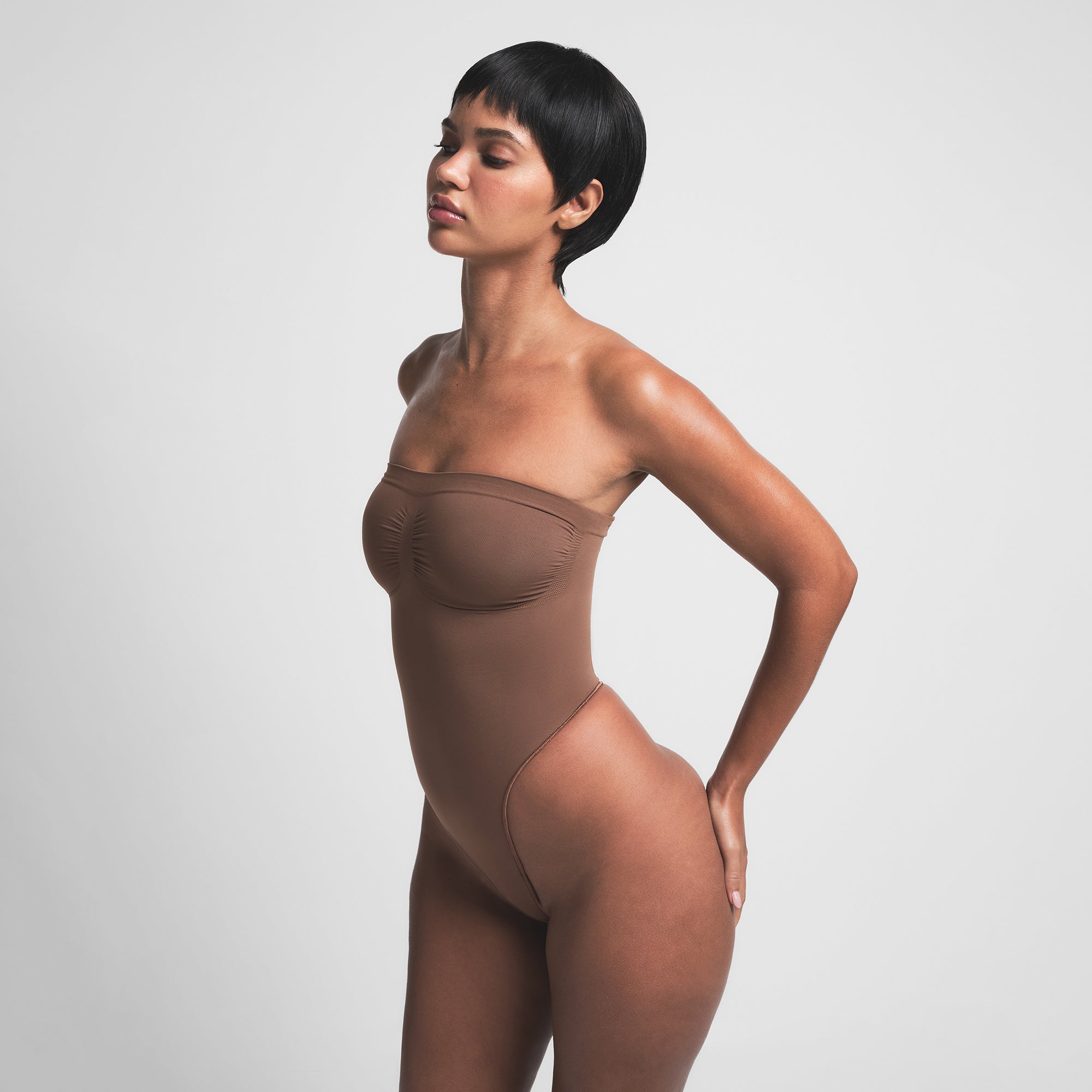 SEAMLESS SCULPT STRAPLESS THONG BODYSUIT | JASPER - Image 4