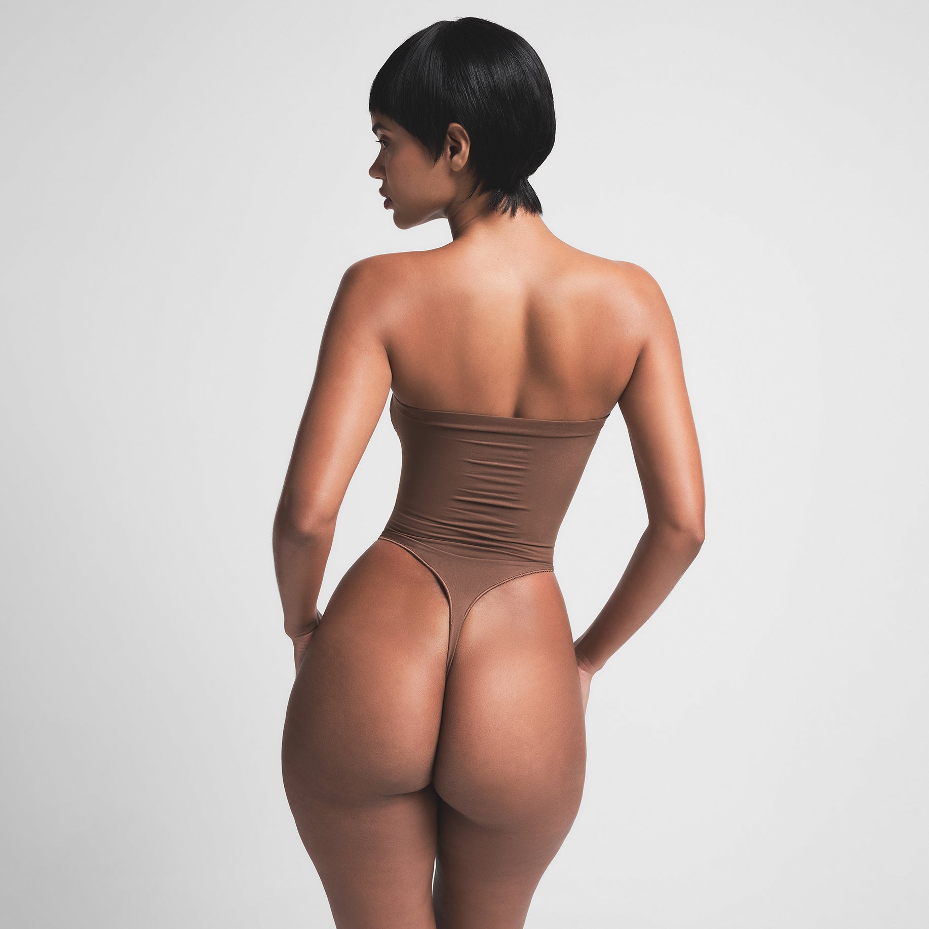 SEAMLESS SCULPT STRAPLESS THONG BODYSUIT | JASPER - Image 5