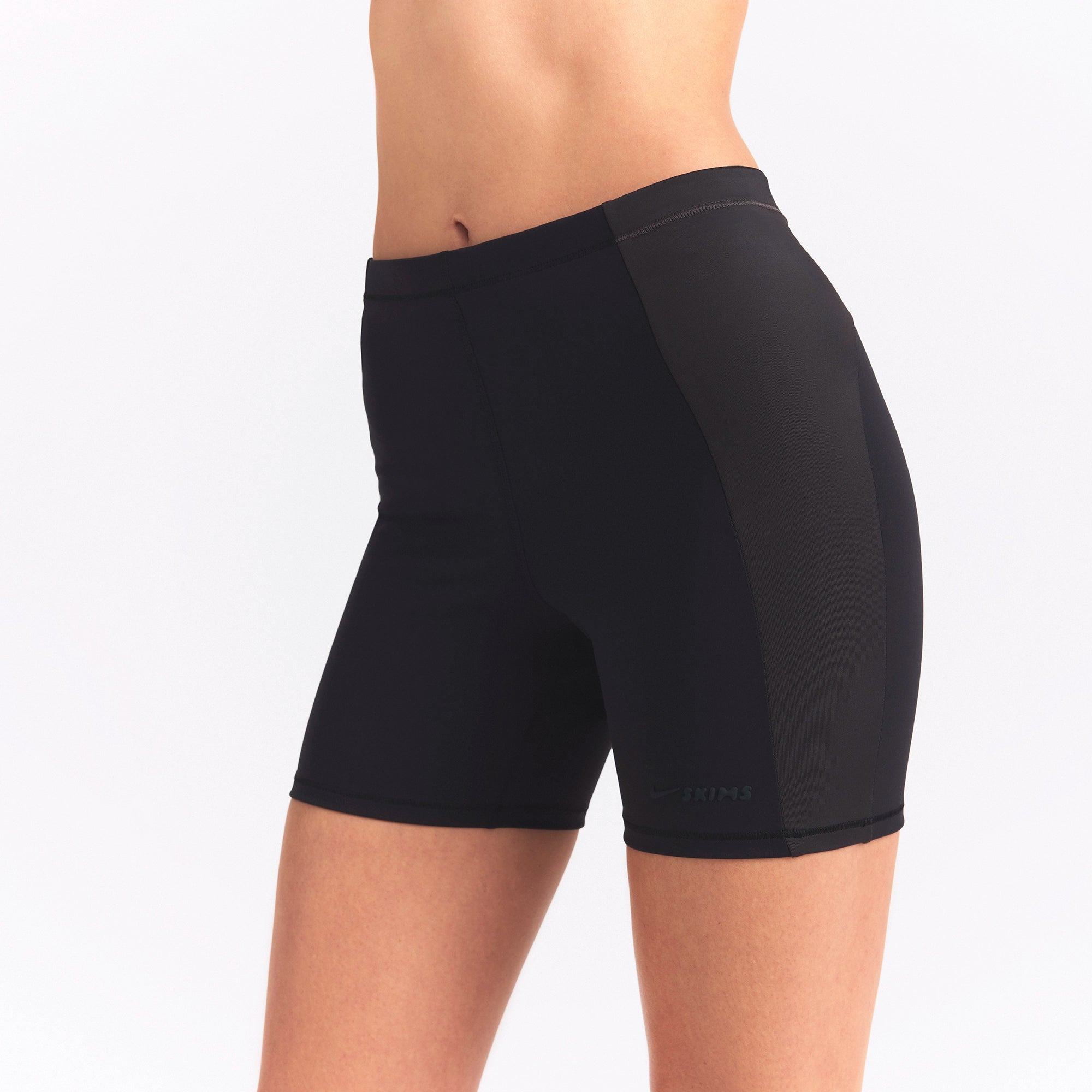 NikeSKIMS MATTE SHINE MIX 5 BIKER SHORT | OBSIDIAN AND IGNEOUS - Image 3