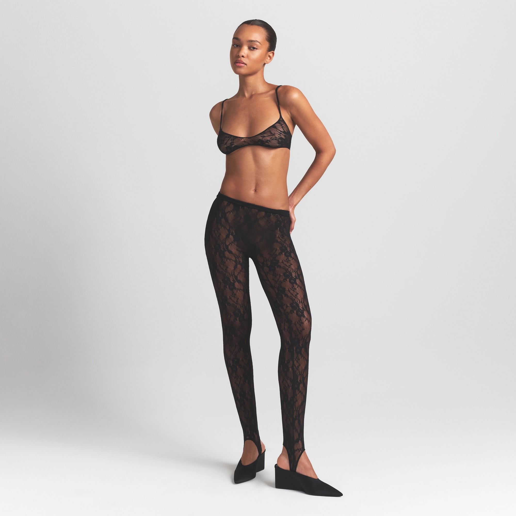 STRETCH LACE STIRRUP LEGGING | SOOT - Image 4