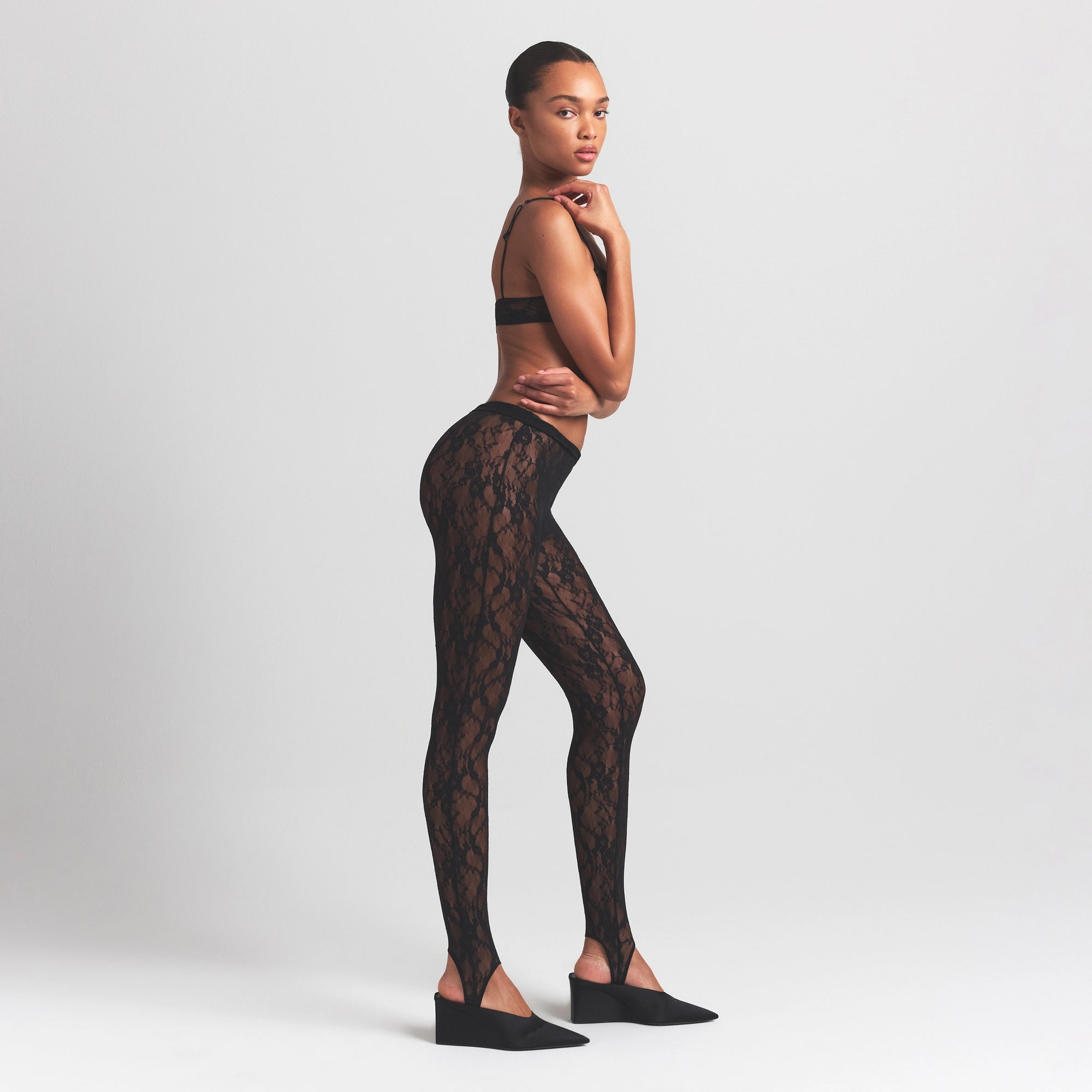 STRETCH LACE STIRRUP LEGGING | SOOT - Image 5