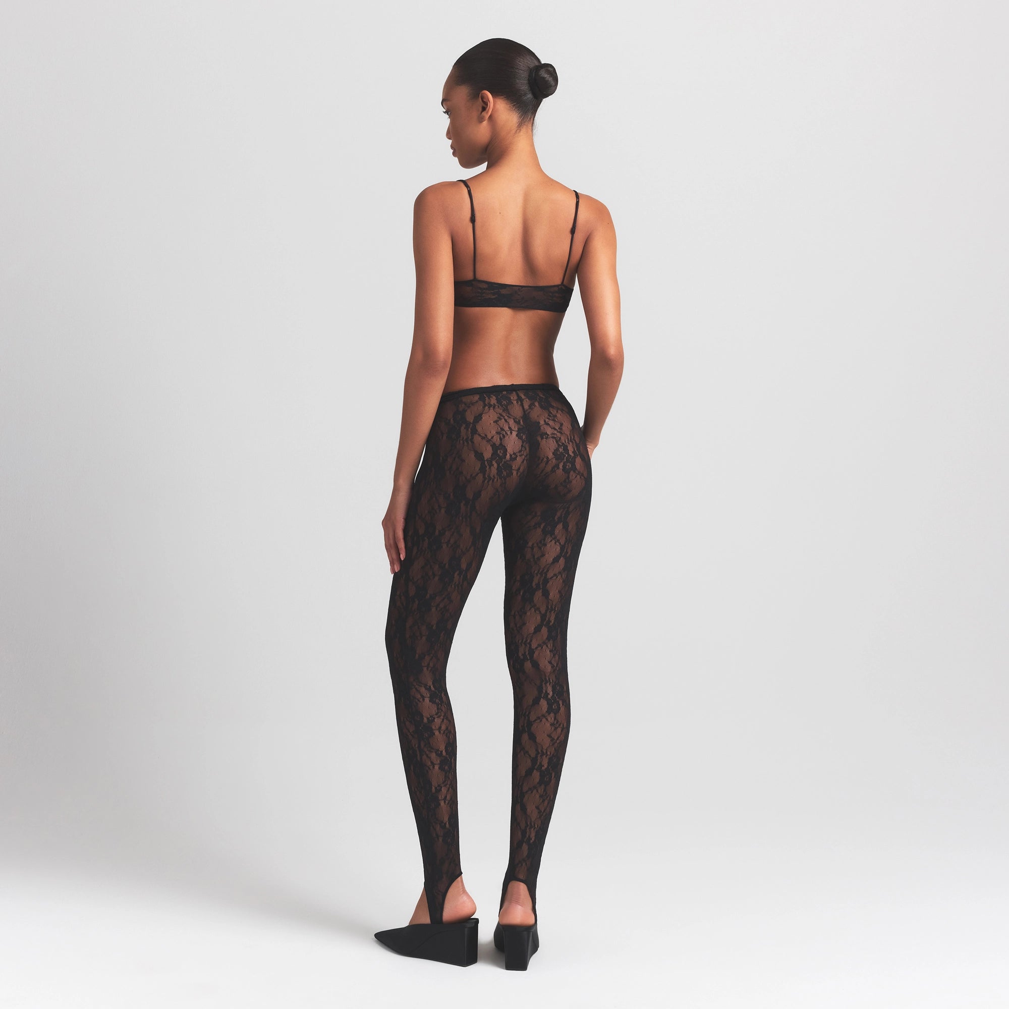 STRETCH LACE STIRRUP LEGGING | SOOT - Image 6