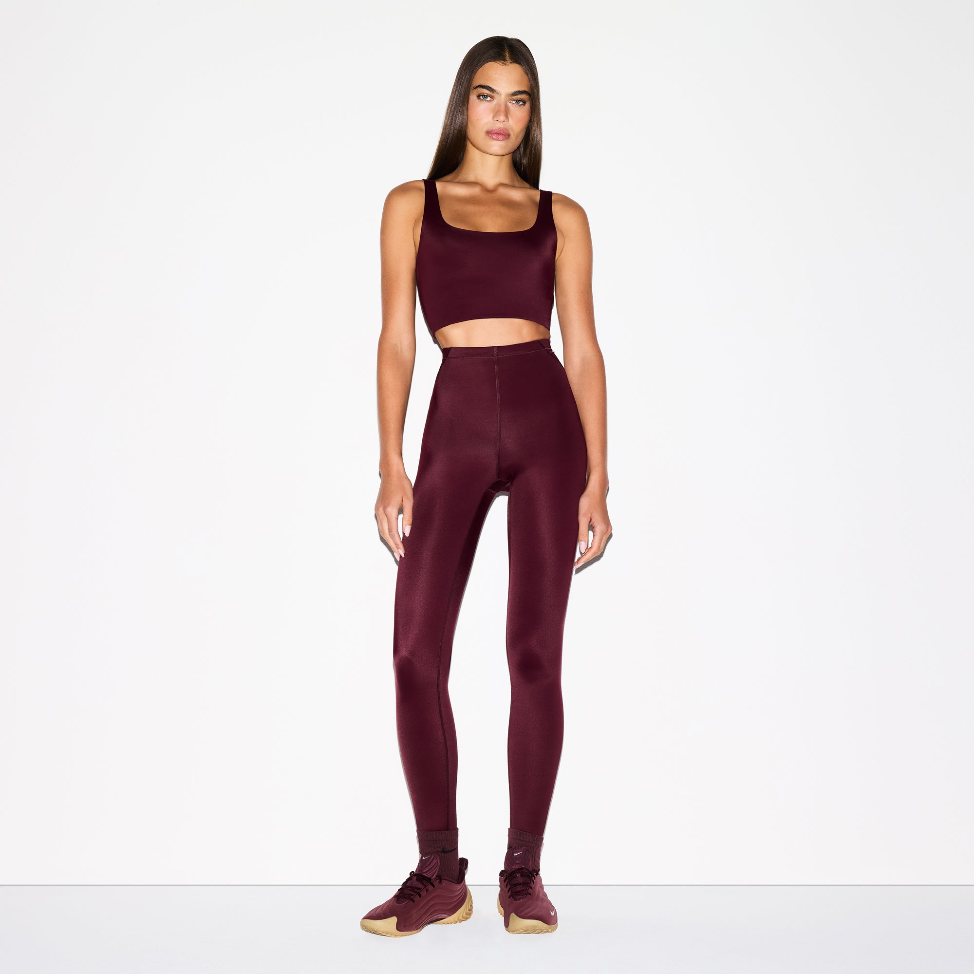 NikeSKIMS SHINE DRAWCORD 26 LEGGING | CURRANT - Image 2