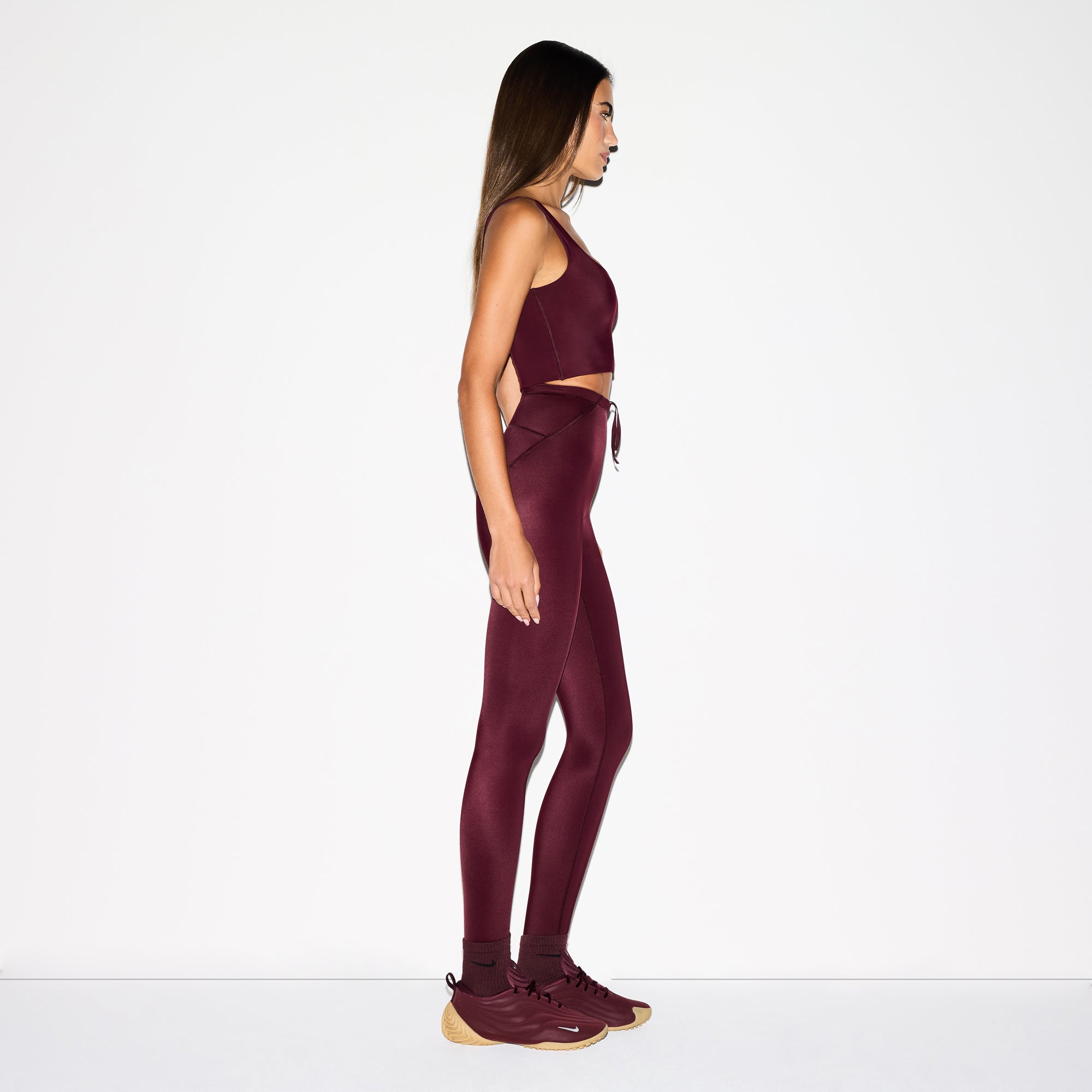 NikeSKIMS SHINE DRAWCORD 26 LEGGING | CURRANT - Image 5