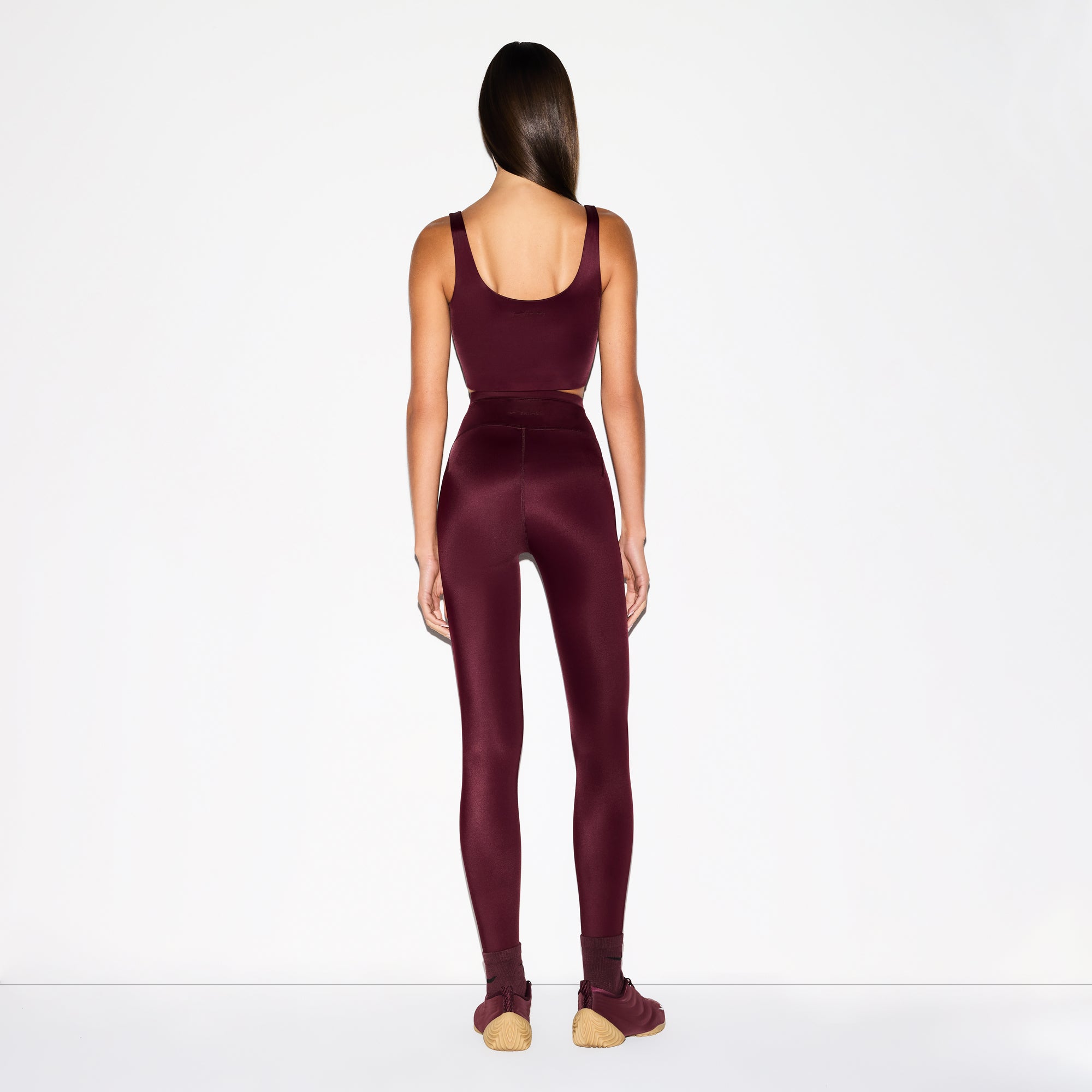 NikeSKIMS SHINE DRAWCORD 26 LEGGING | CURRANT - Image 6