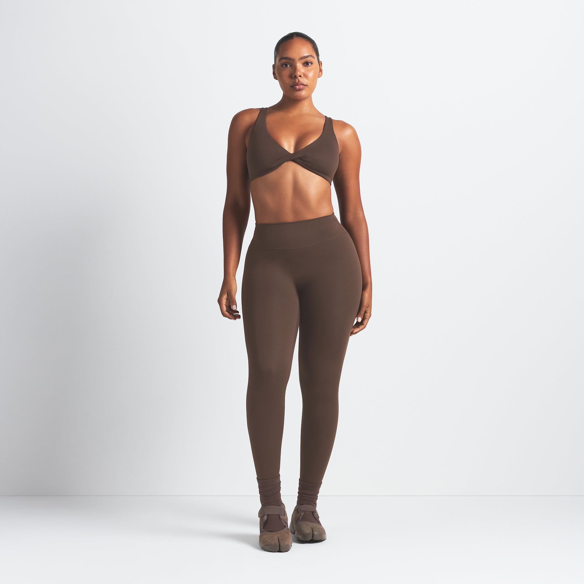 NikeSKIMS MATTE 26 LEGGING | DARK SEPIA - Image 2