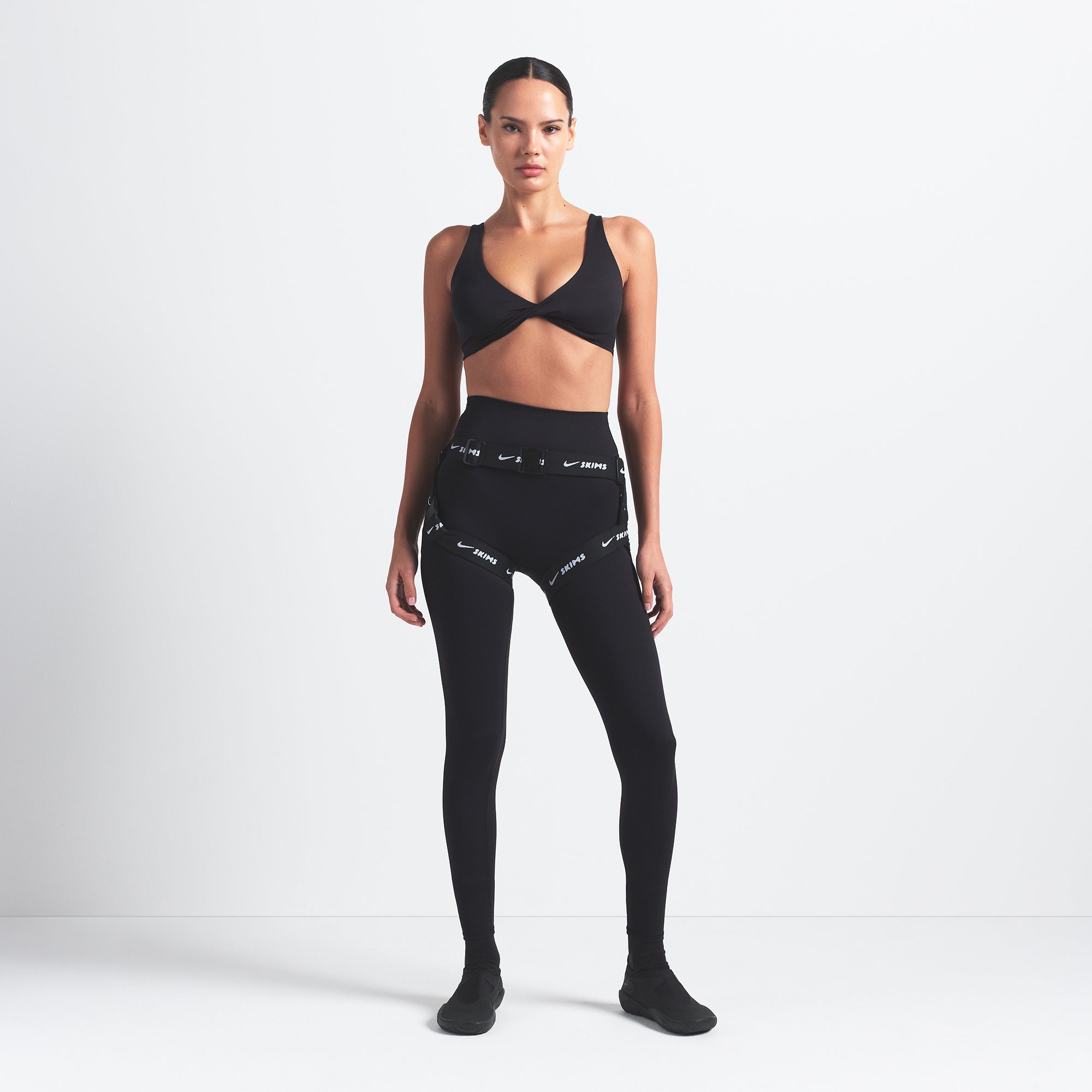 NikeSKIMS MATTE 26 LEGGING | OBSIDIAN - Image 2