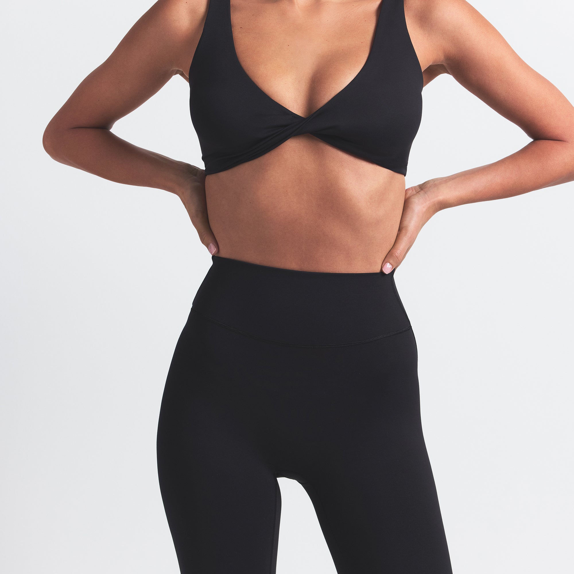 NikeSKIMS MATTE 26 LEGGING | OBSIDIAN - Image 3