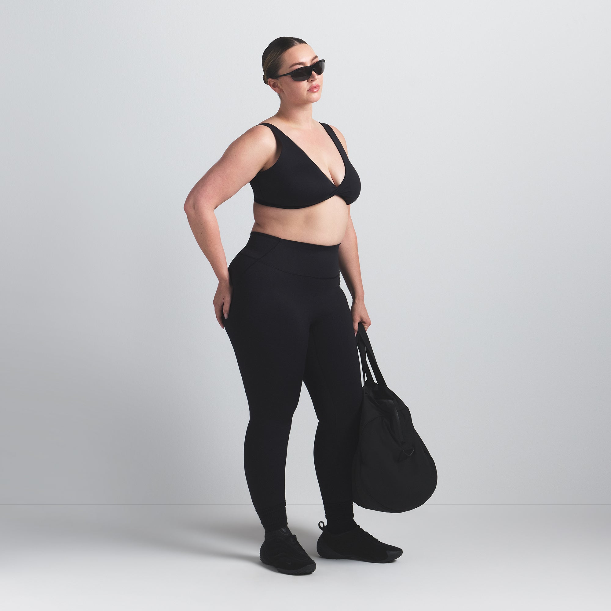 NikeSKIMS MATTE 26 LEGGING | OBSIDIAN - Image 6