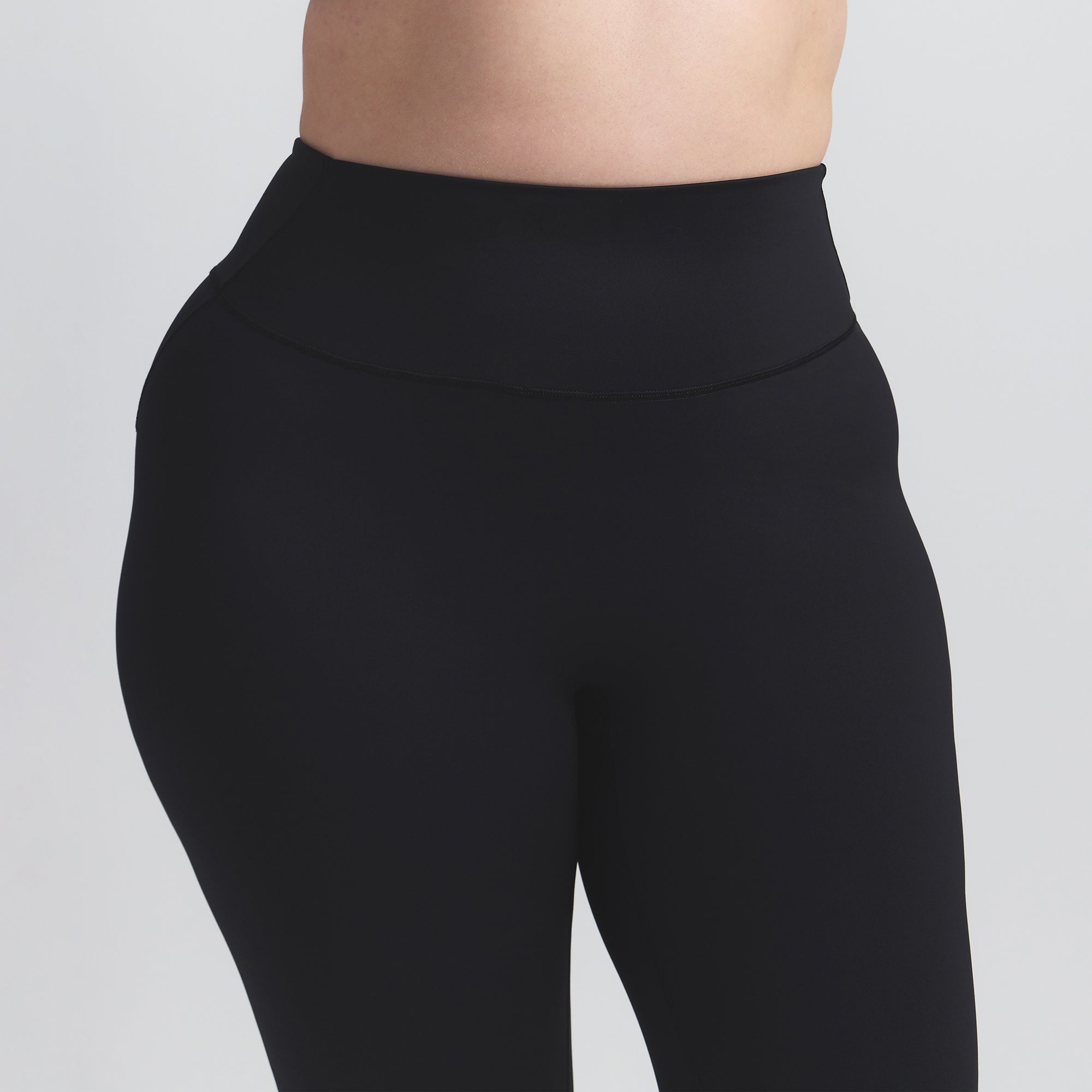 NikeSKIMS MATTE 26 LEGGING | OBSIDIAN - Image 10