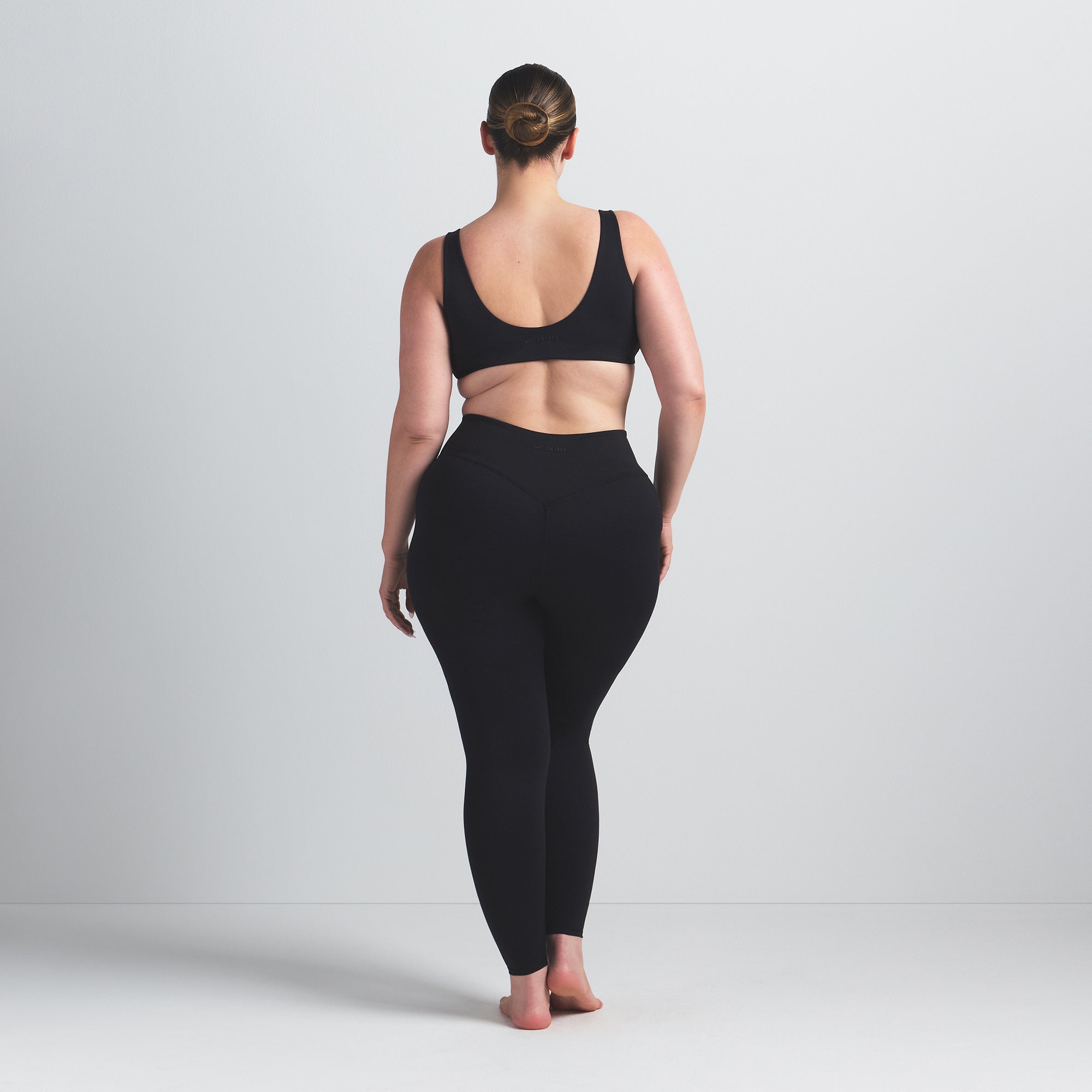 NikeSKIMS MATTE 26 LEGGING | OBSIDIAN - Image 11