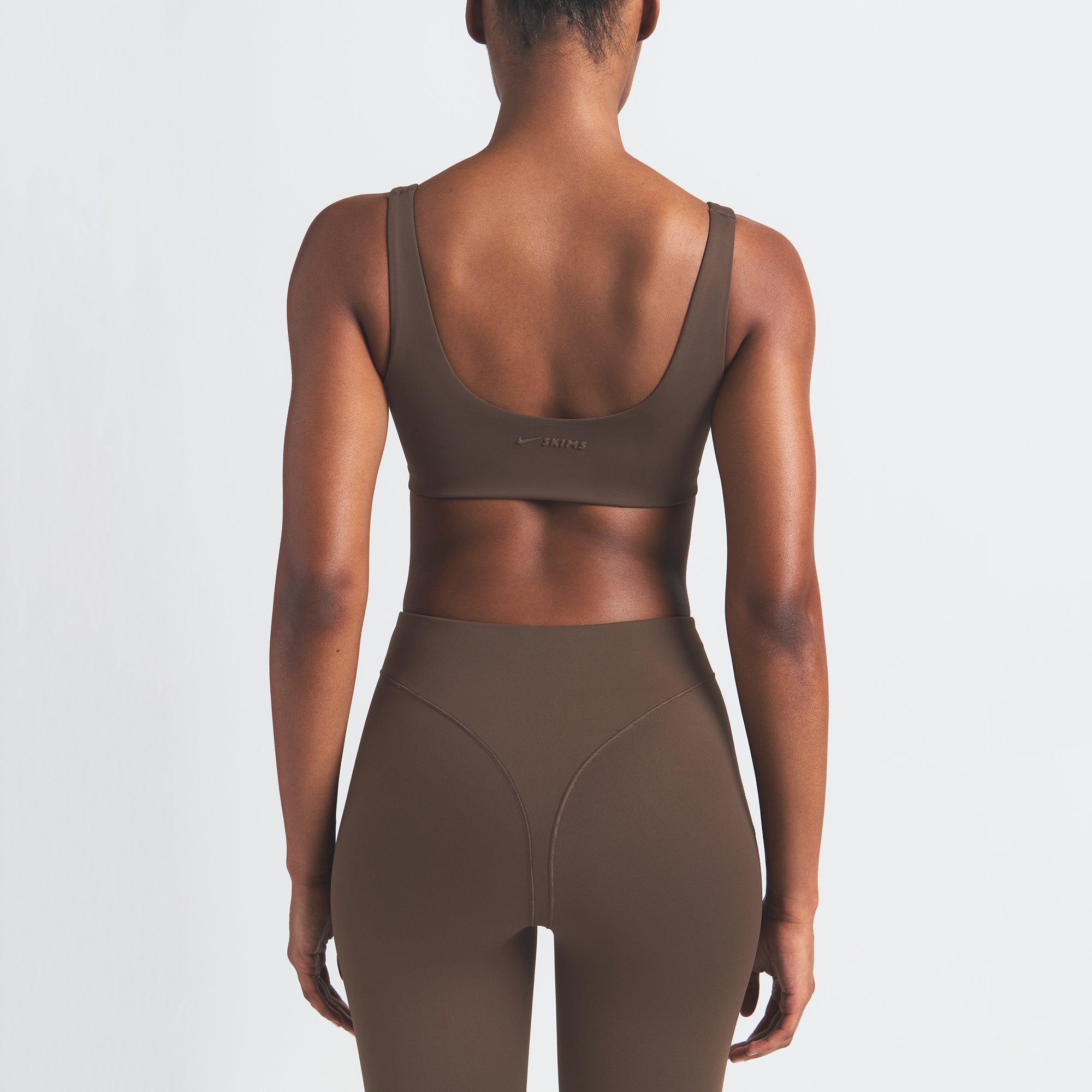NikeSKIMS MATTE V-LINE 26 LEGGING | DARK SEPIA - Image 6