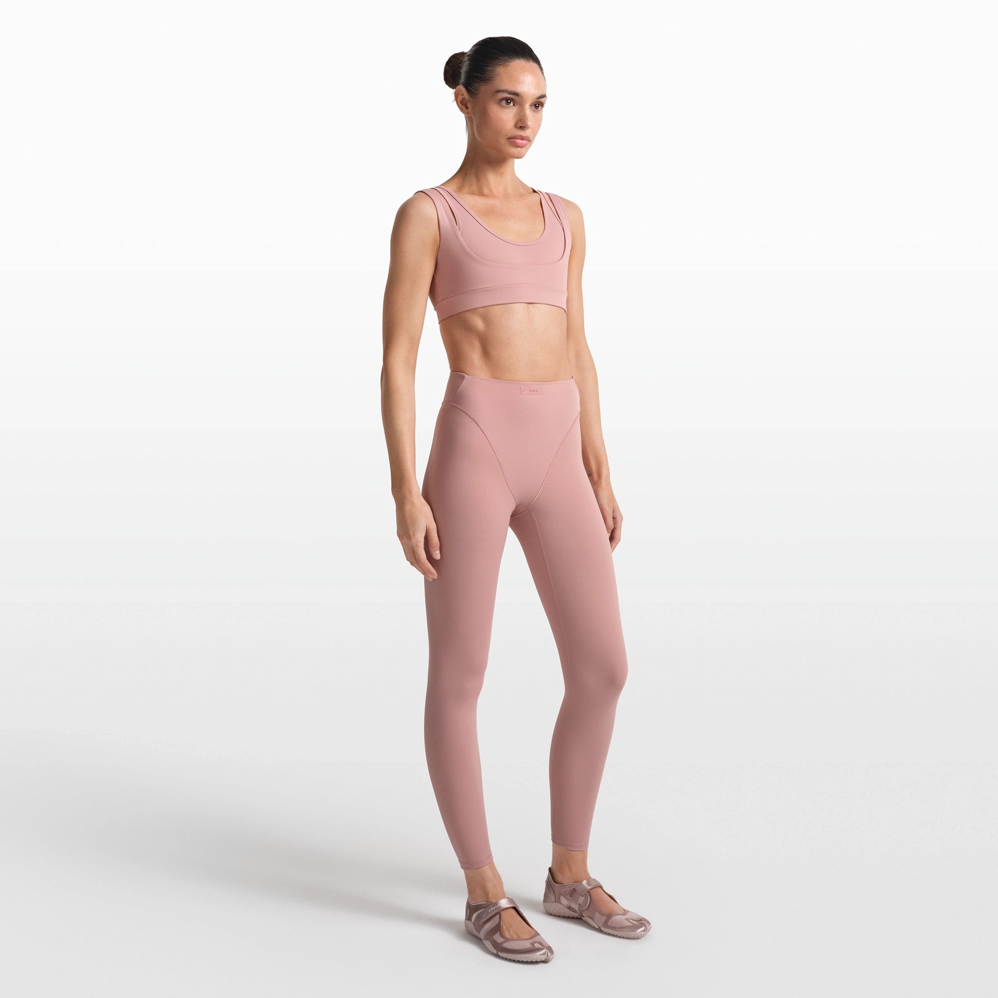 NikeSKIMS MATTE V-LINE 26 LEGGING | HIMALAYAN - Image 3