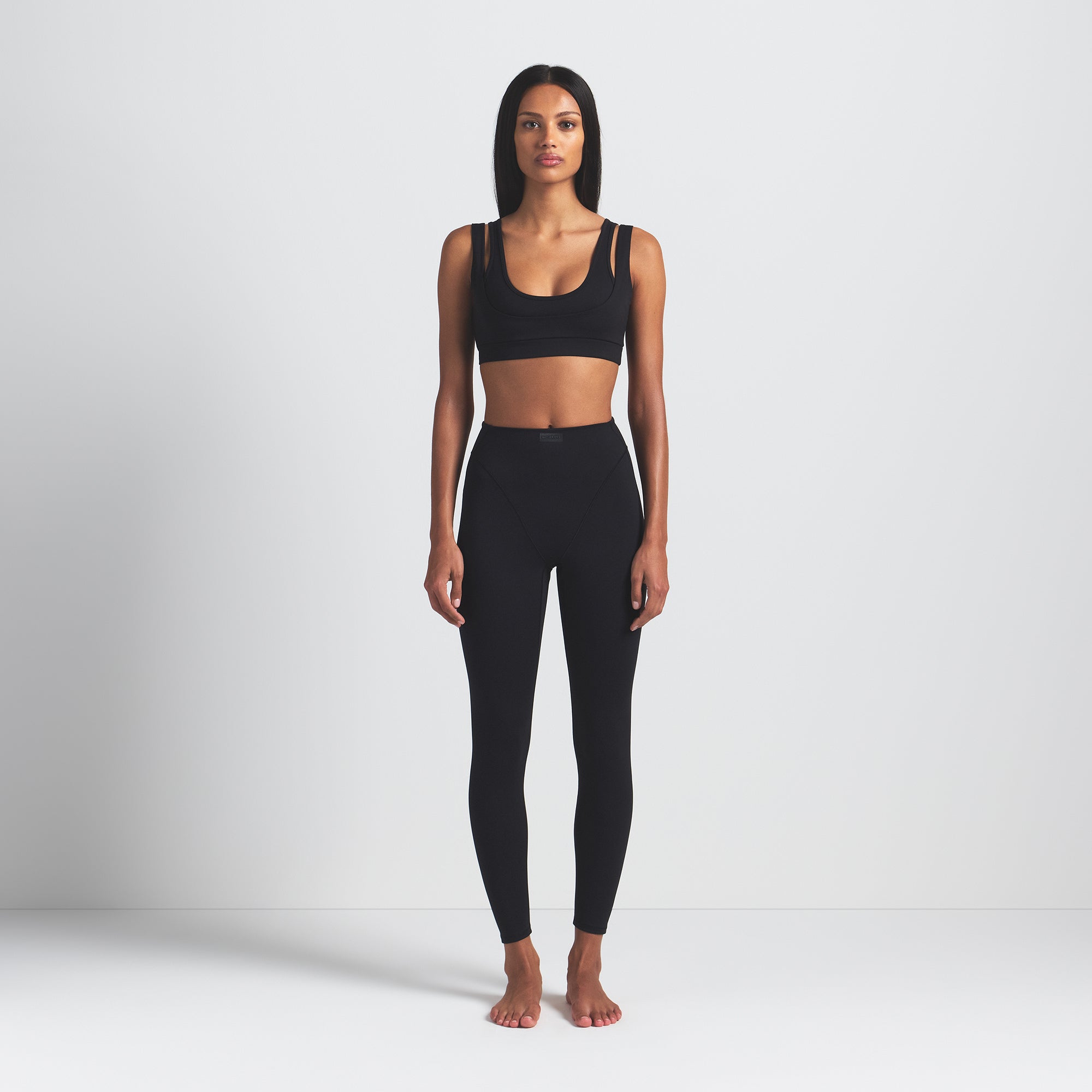 NikeSKIMS MATTE V-LINE 26 LEGGING | OBSIDIAN - Image 4