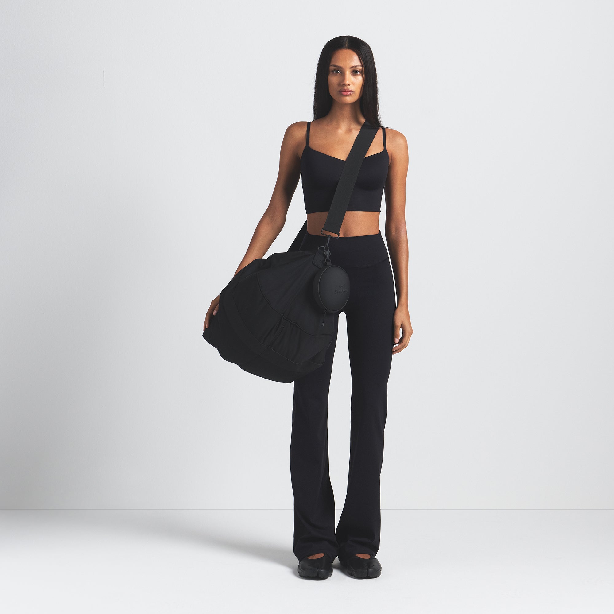 NikeSKIMS MATTE SLIM FLARE LEGGING | OBSIDIAN - Image 2