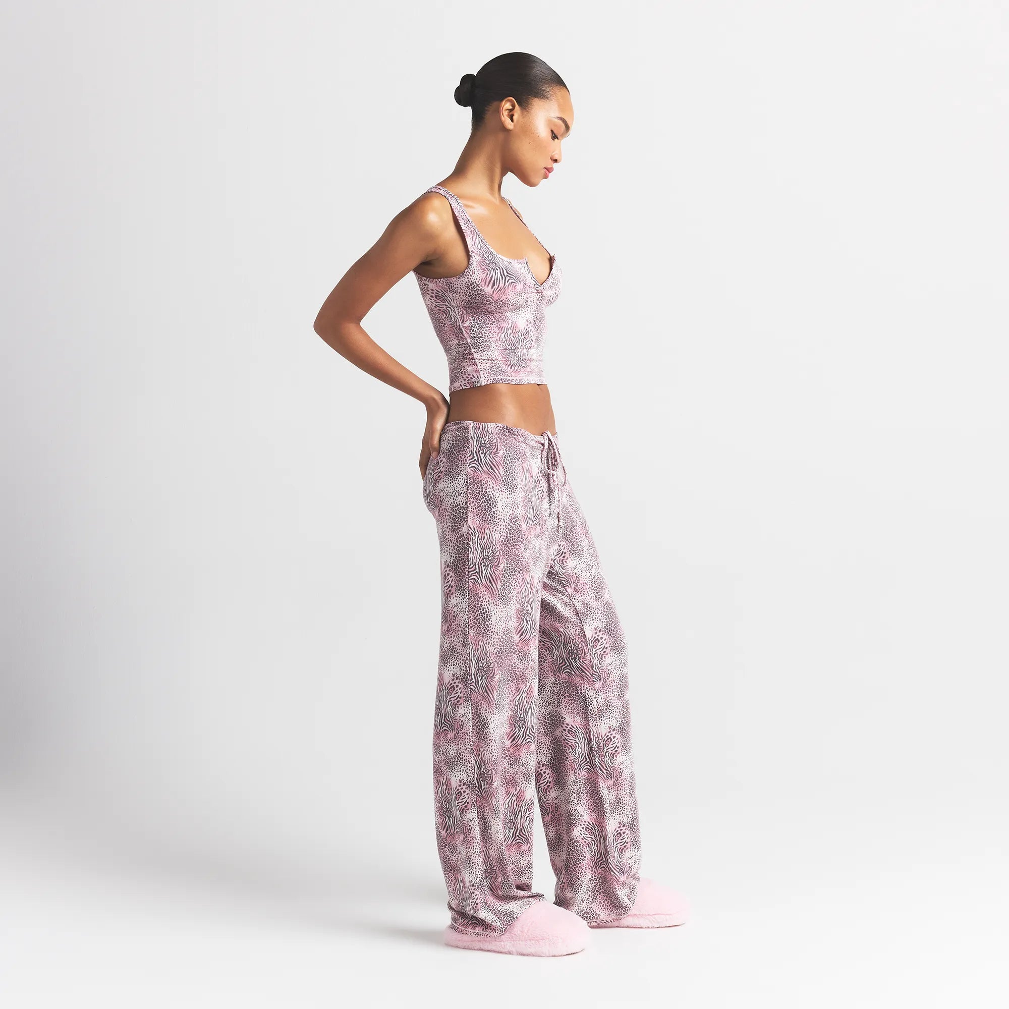 SKIMS SLEEP STRAIGHT LEG PANT | BLOOM MINI MULTI ANIMAL - Image 4