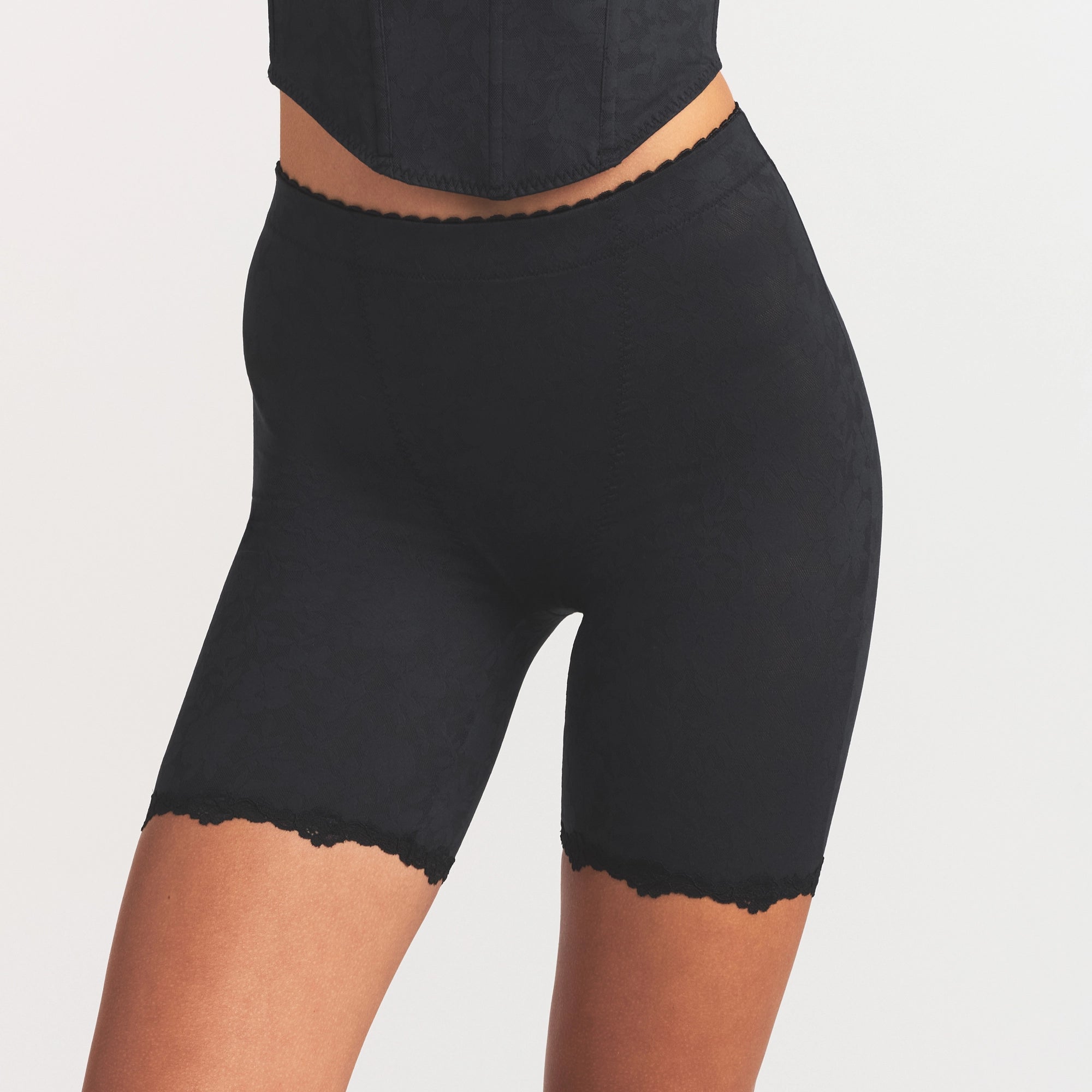 LACE SHAPEWEAR SHORT | ONYX - Image 4