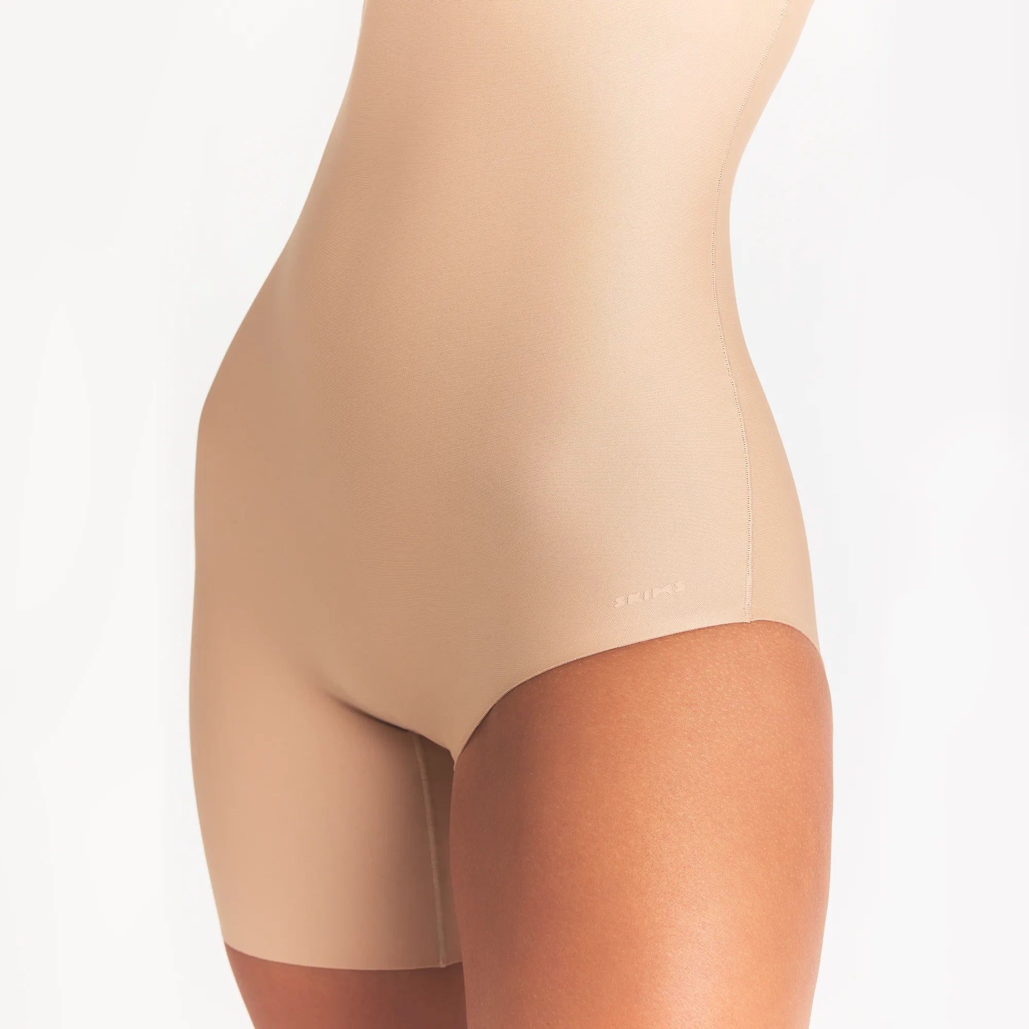 SKIMS BODY LEFT LEG SOLUTION SHORT | CLAY - Image 4