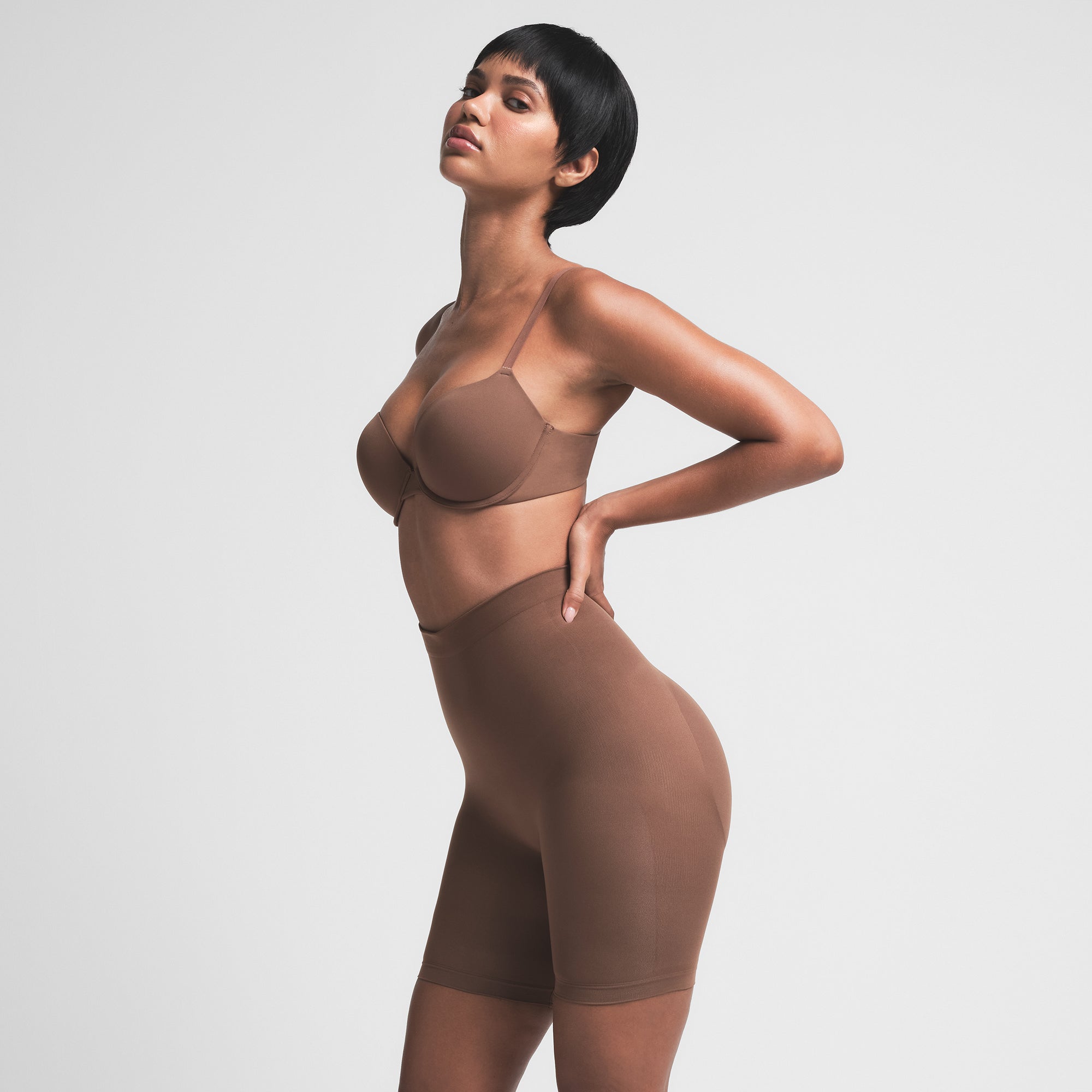 SEAMLESS SCULPT MID THIGH SHORT | JASPER - Image 2