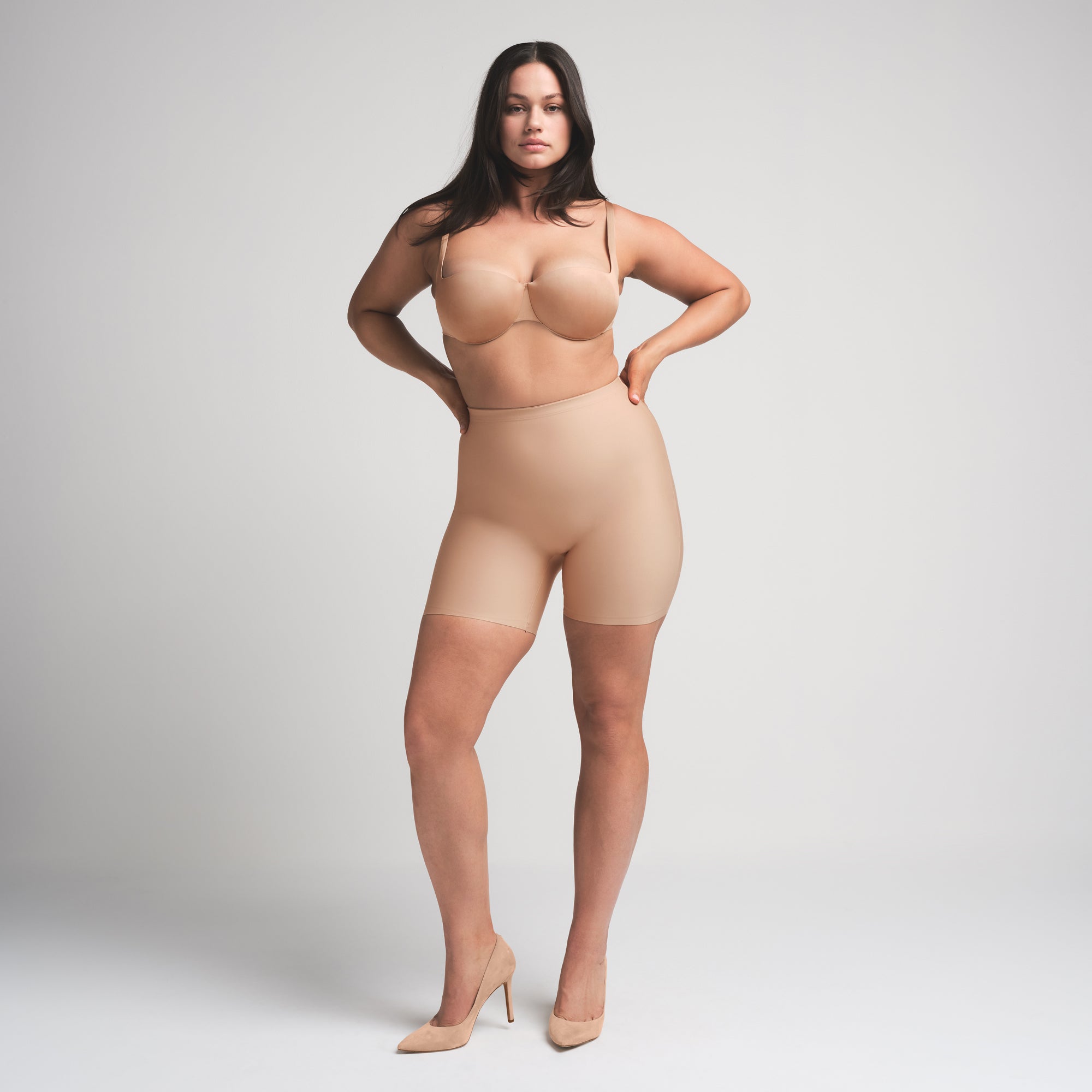 SKIMS BODY BUTT ENHANCING PADDED SHORT | CLAY - Image 5