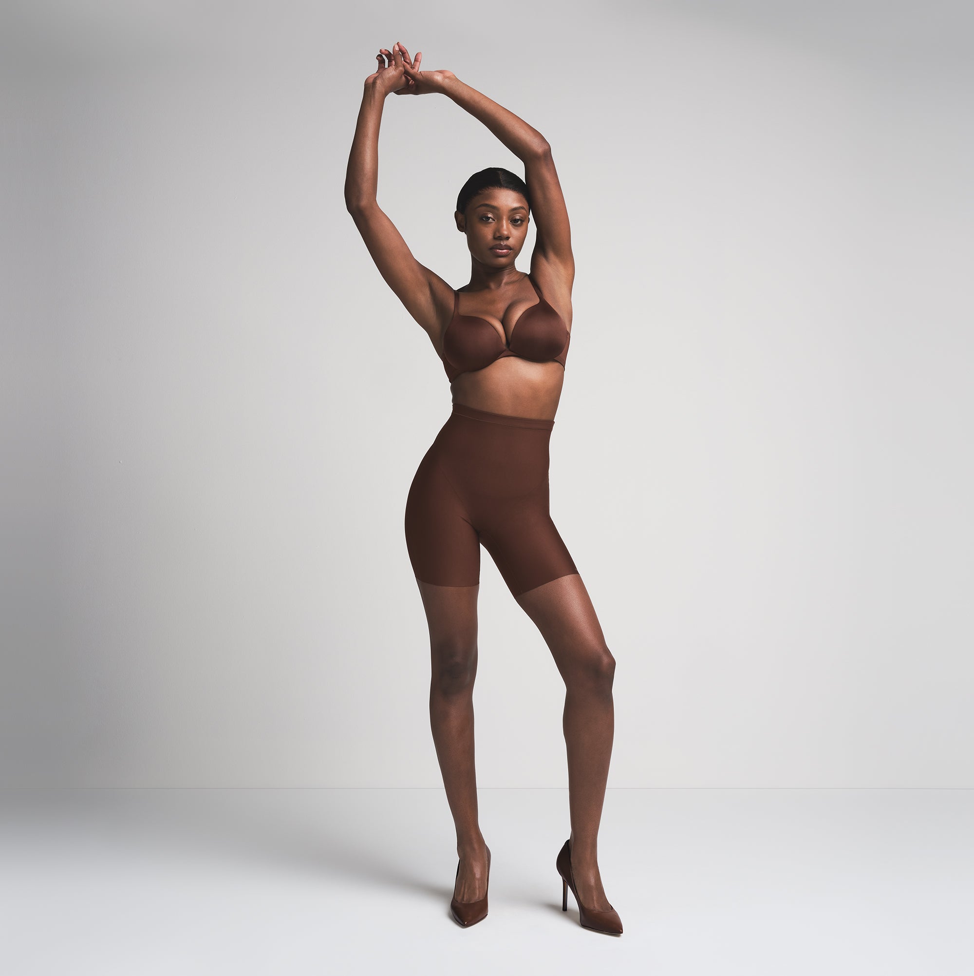 SKIMS BODY CORE SCULPT MID RISE SHORT | COCOA - Image 7