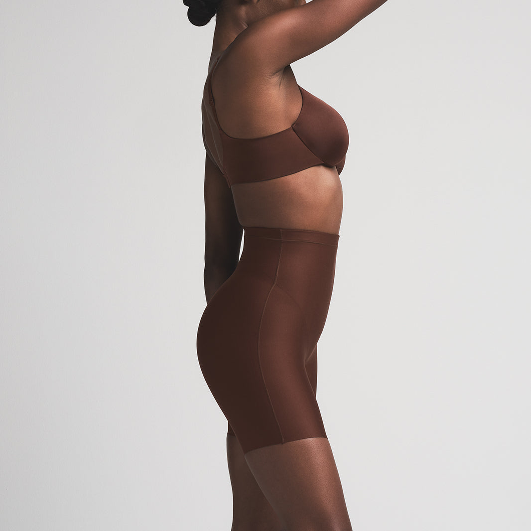 SKIMS BODY CORE SCULPT MID RISE SHORT | COCOA - Image 9