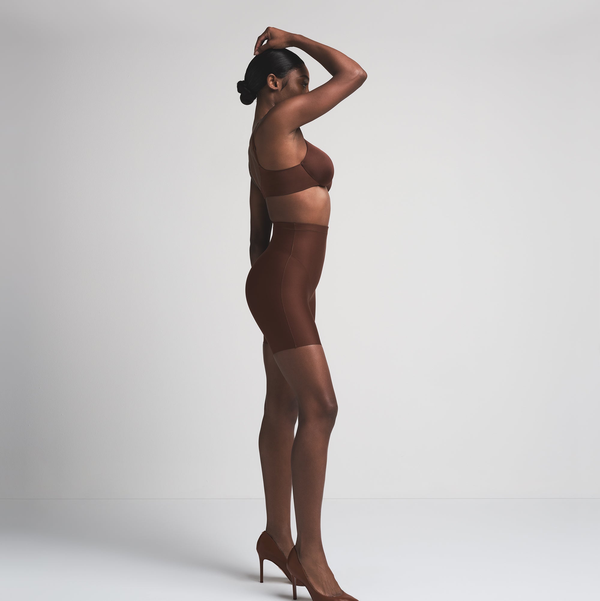 SKIMS BODY CORE SCULPT MID RISE SHORT | COCOA - Image 5