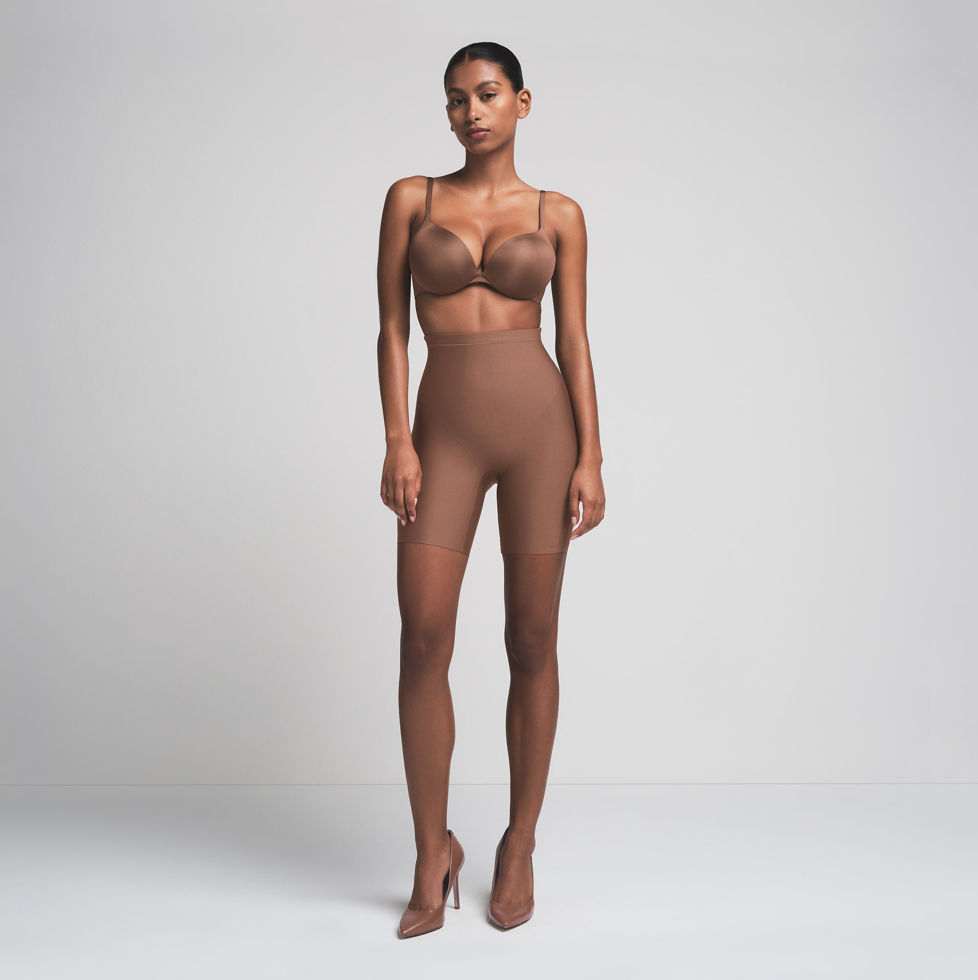 SKIMS BODY CORE SCULPT MID RISE SHORT | JASPER - Image 4