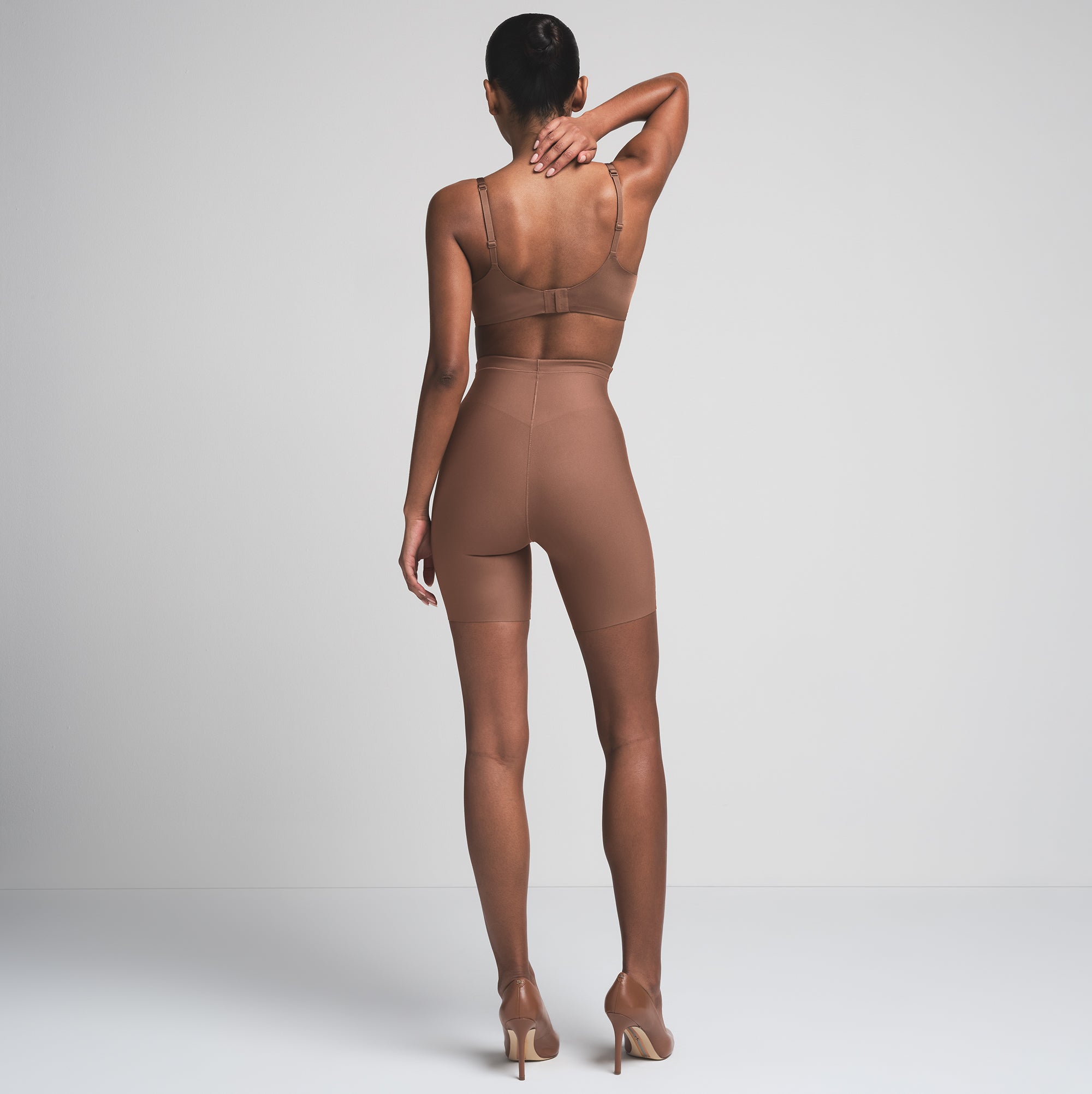 SKIMS BODY CORE SCULPT MID RISE SHORT | JASPER - Image 6