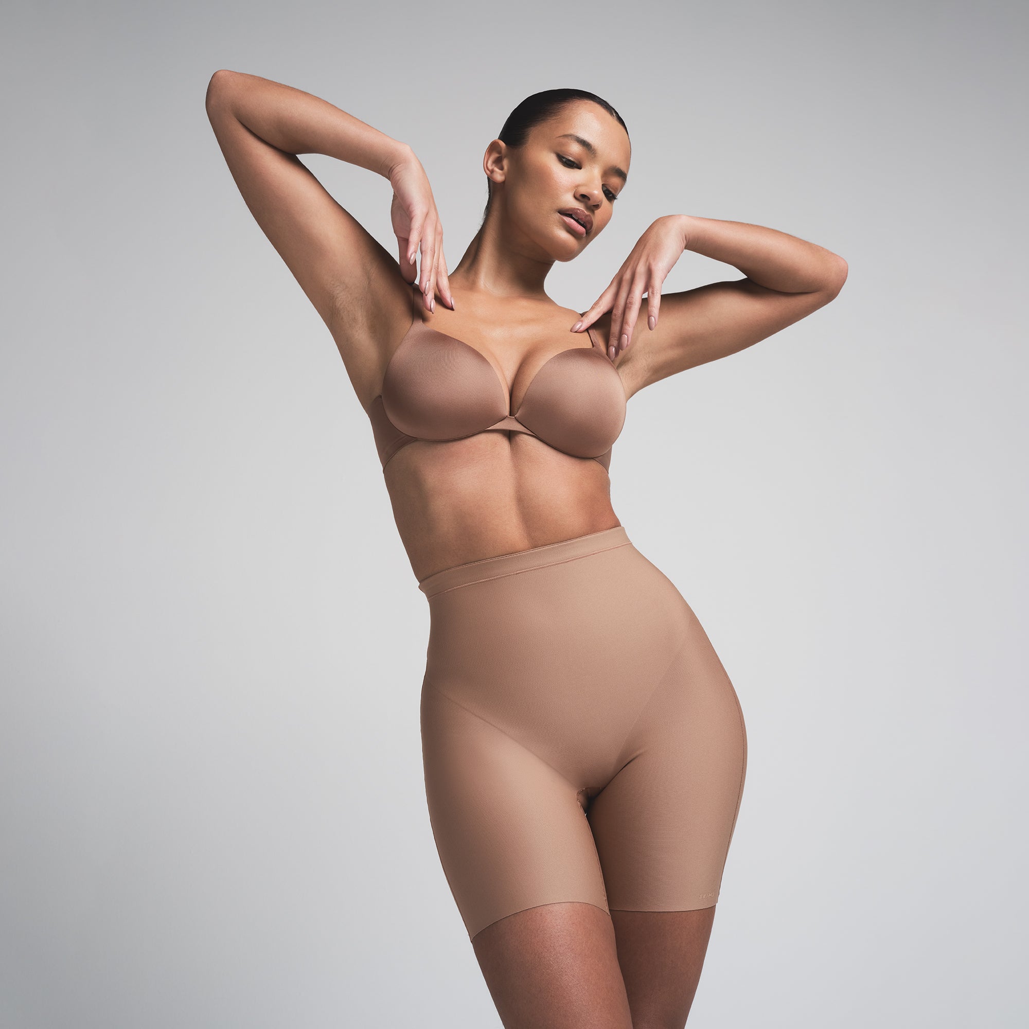 SKIMS BODY CORE SCULPT MID RISE SHORT | SIENNA - Image 4