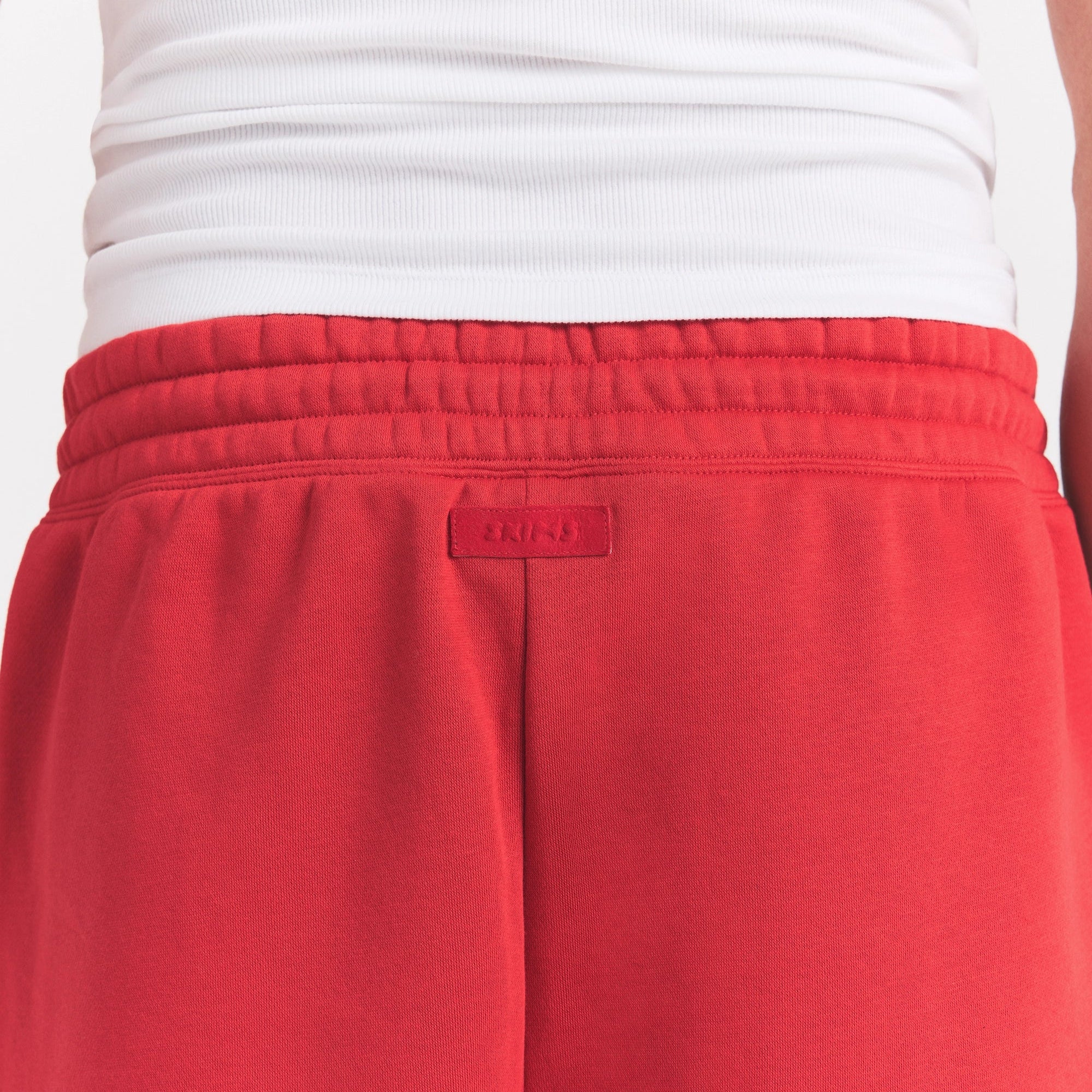 FLEECE LOUNGE MENS RELAXED SHORT | WASHED RED - Image 4