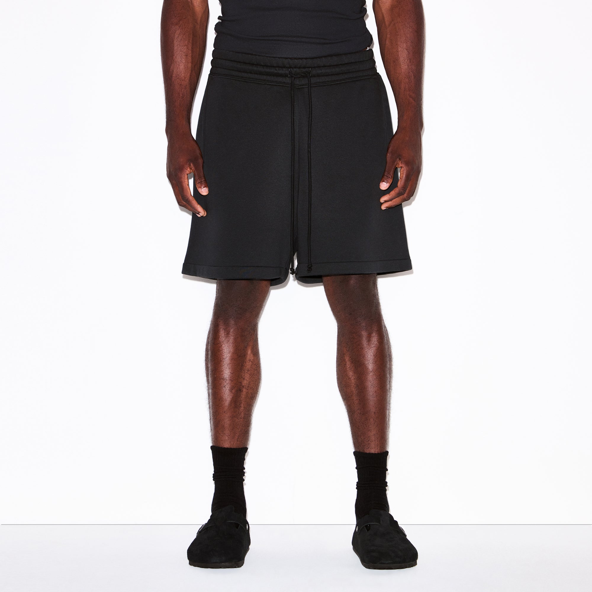 FLEECE LOUNGE MENS RELAXED SHORT | WASHED ONYX - Image 4