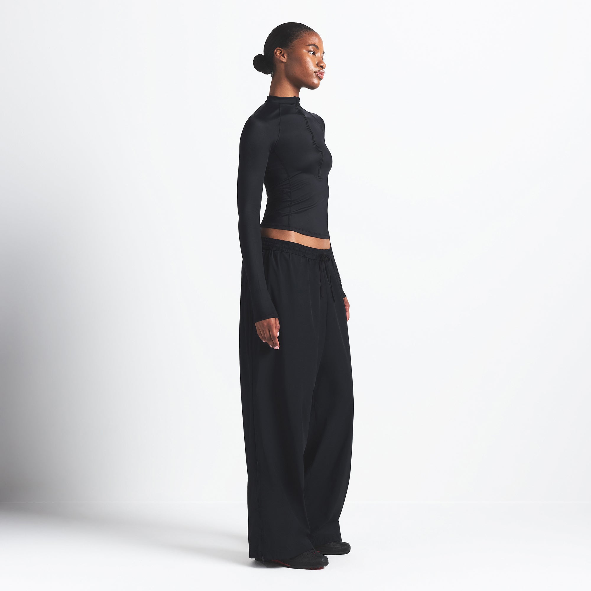 NikeSKIMS WOVEN NYLON OVERSIZED TRACK PANT | OBSIDIAN - Image 3