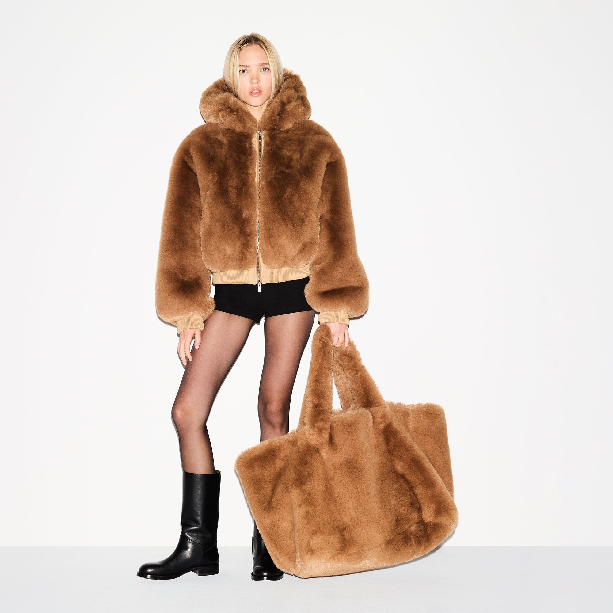 FAUX FUR JUMBO TOTE | CAMEL - Image 2