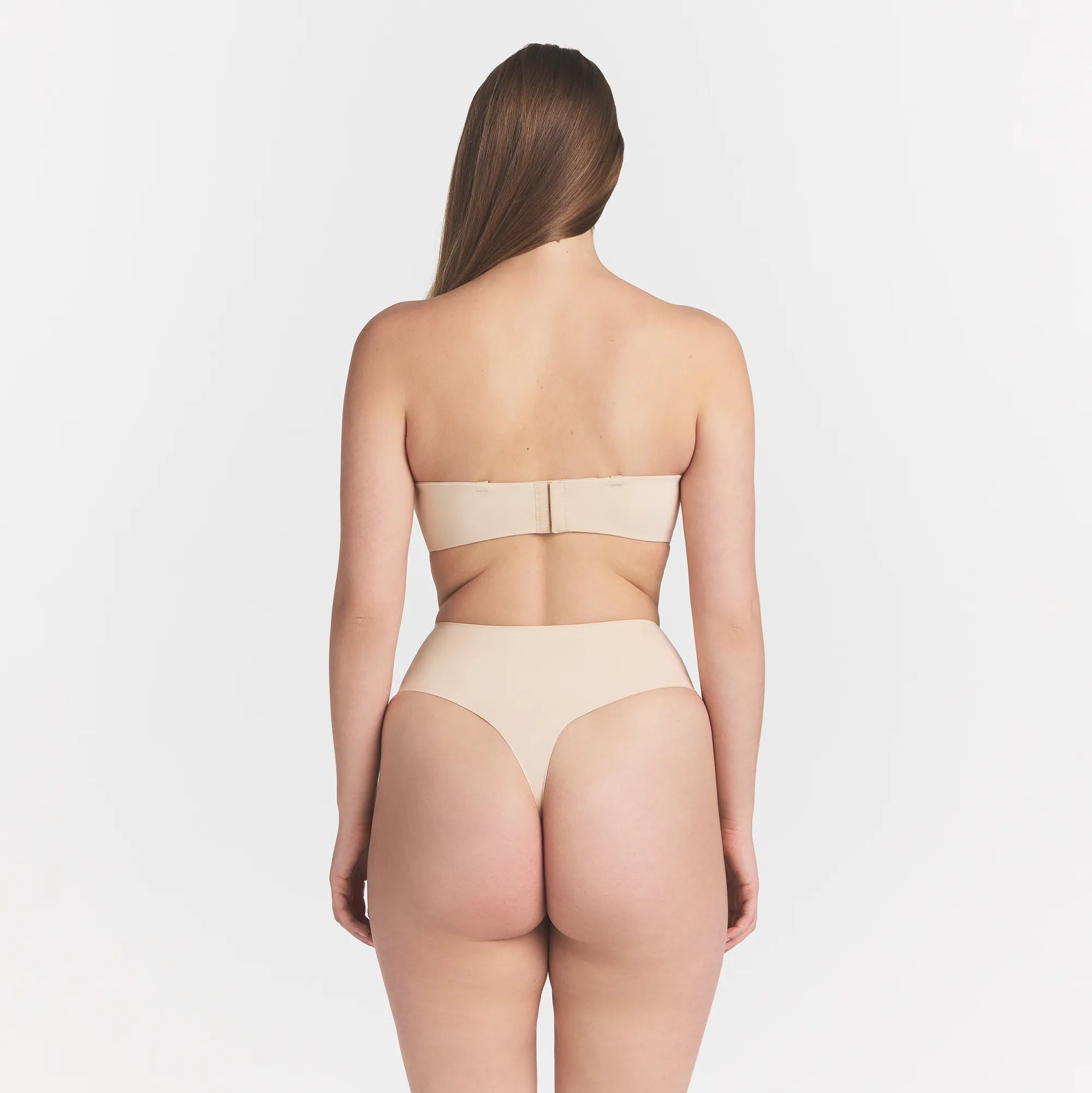 SMOOTHING INTIMATES STRAPLESS BRA | SAND - Image 5